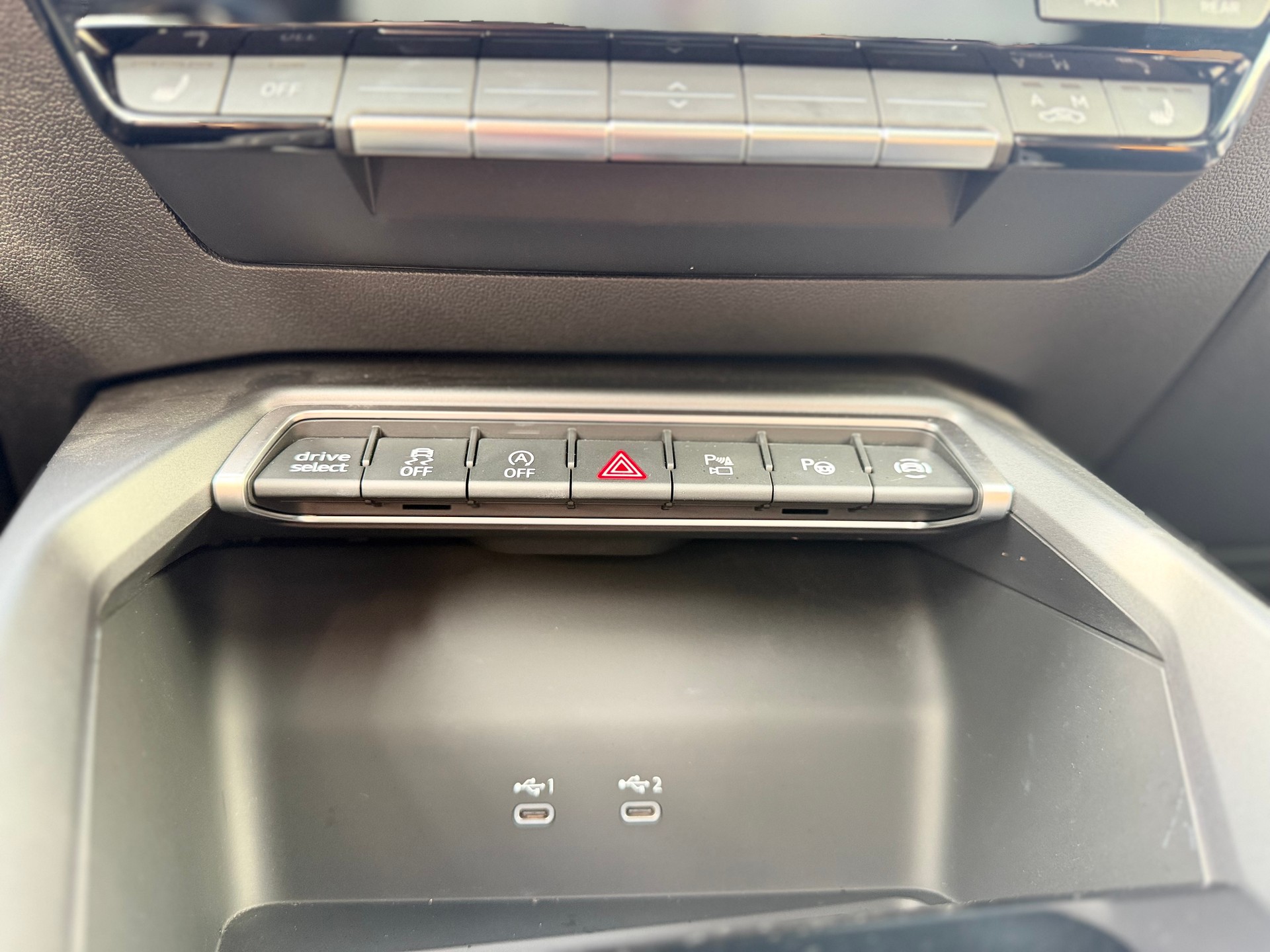 AUDI S3 Limousine TFSI quattro S-tronic ° Vollausstattung ° Akrapovic °-image-22