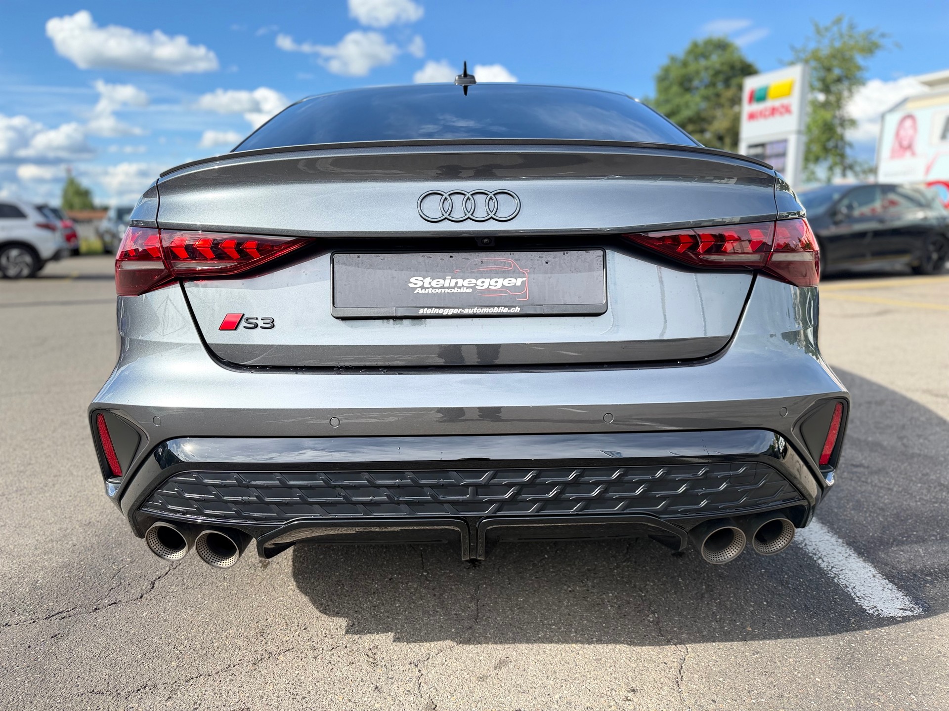 AUDI S3 Limousine TFSI quattro S-tronic ° Vollausstattung ° Akrapovic °-image-9
