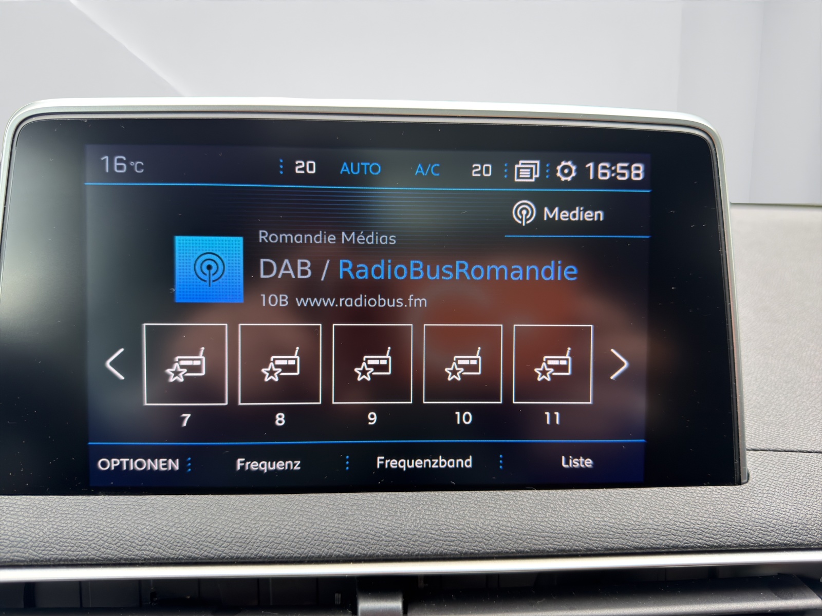PEUGEOT 3008 1.2 PureTech Crossway EAT-image-22