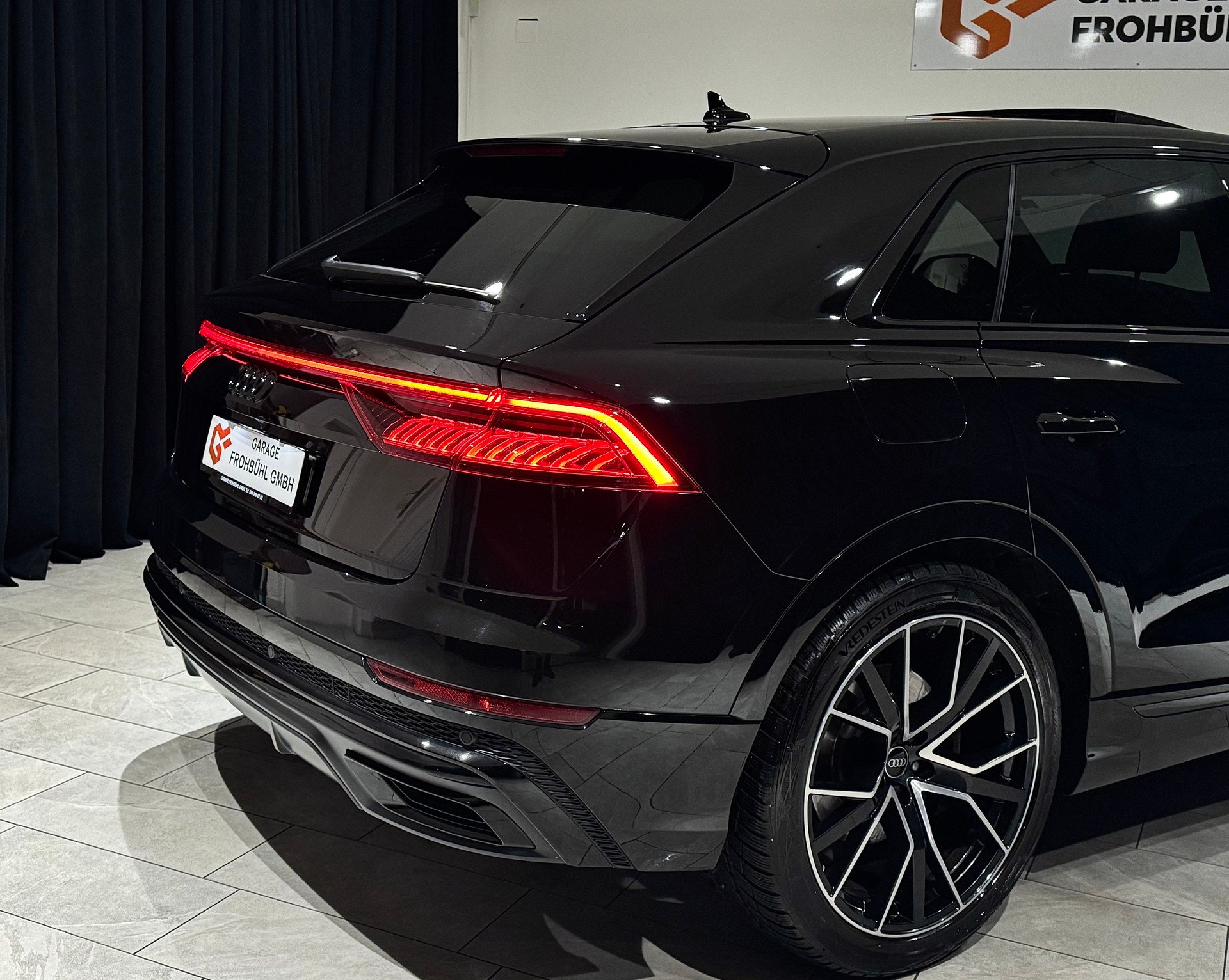 AUDI Q8 50 TDI Black Edition quattro tiptronic | 1.Hand |-image-11