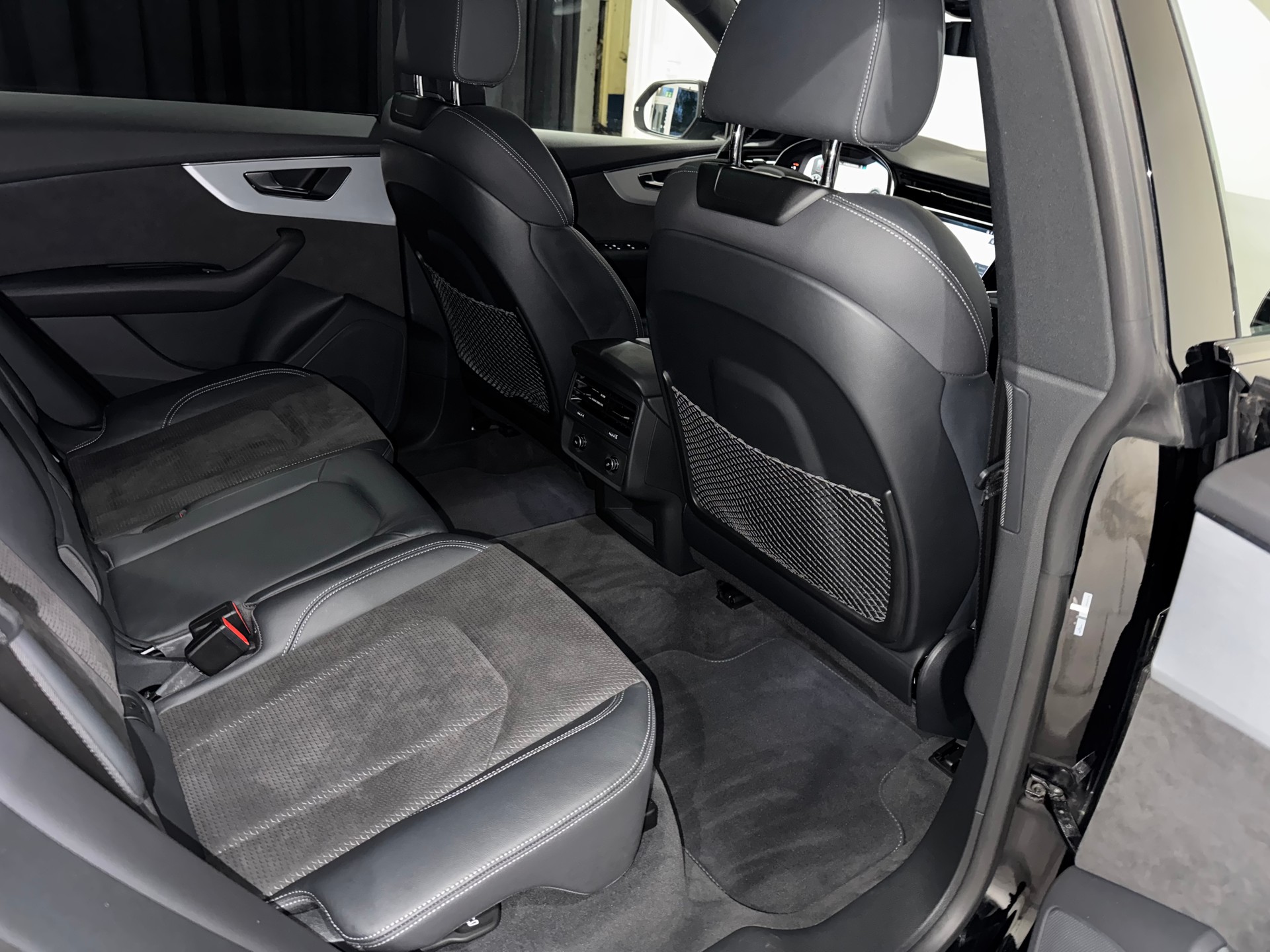 AUDI Q8 50 TDI Black Edition quattro tiptronic | 1.Hand |-image-18
