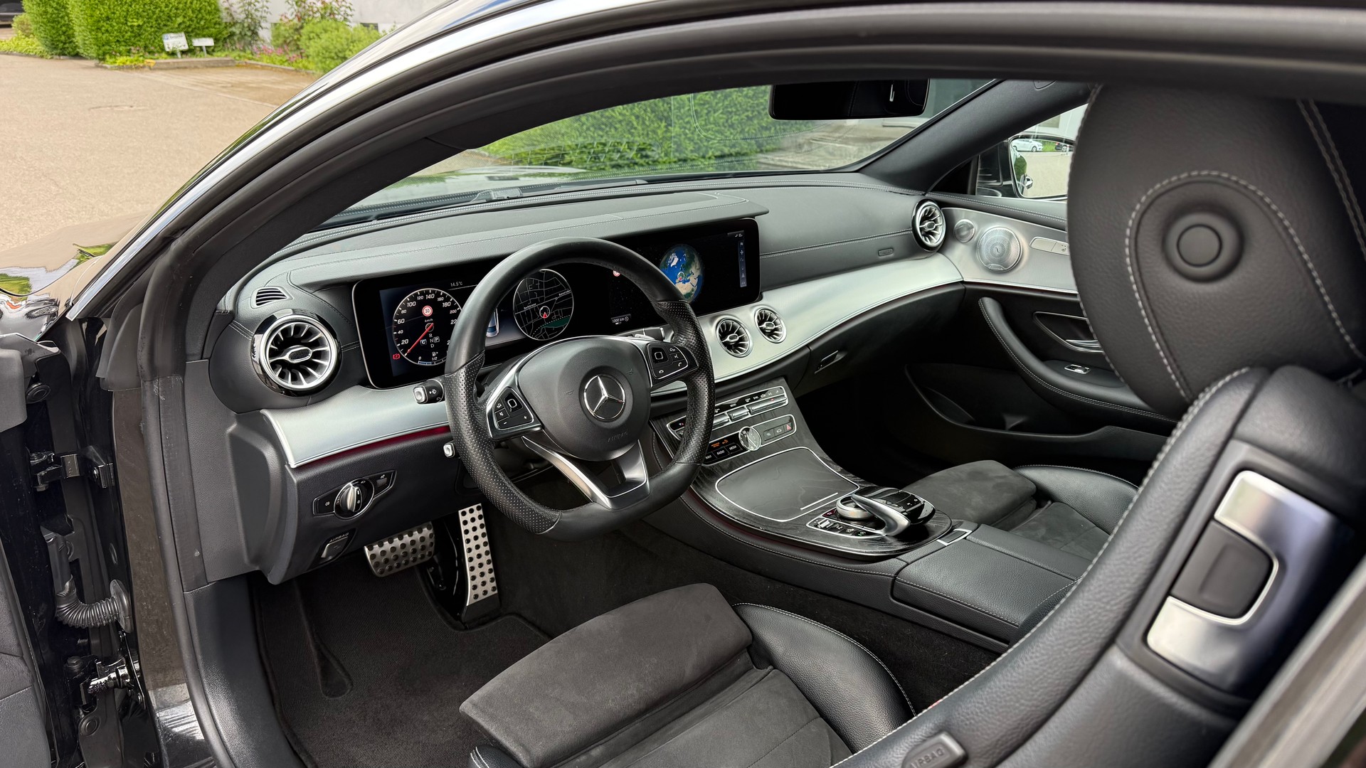 MERCEDES-BENZ E 200 Coupé AMG Line 9G-Tronic-image-12