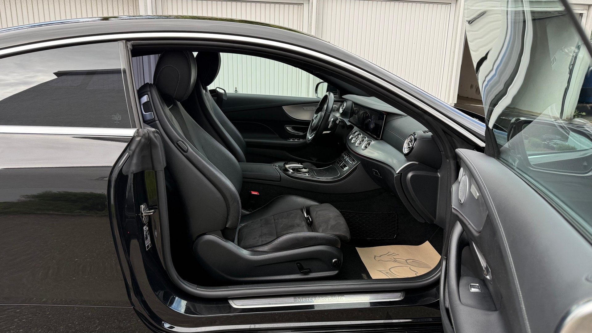 MERCEDES-BENZ E 200 Coupé AMG Line 9G-Tronic-image-14