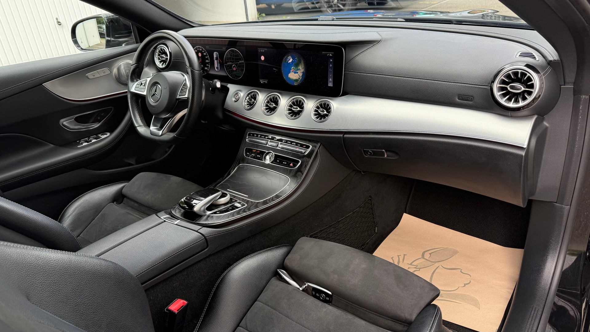 MERCEDES-BENZ E 200 Coupé AMG Line 9G-Tronic-image-15