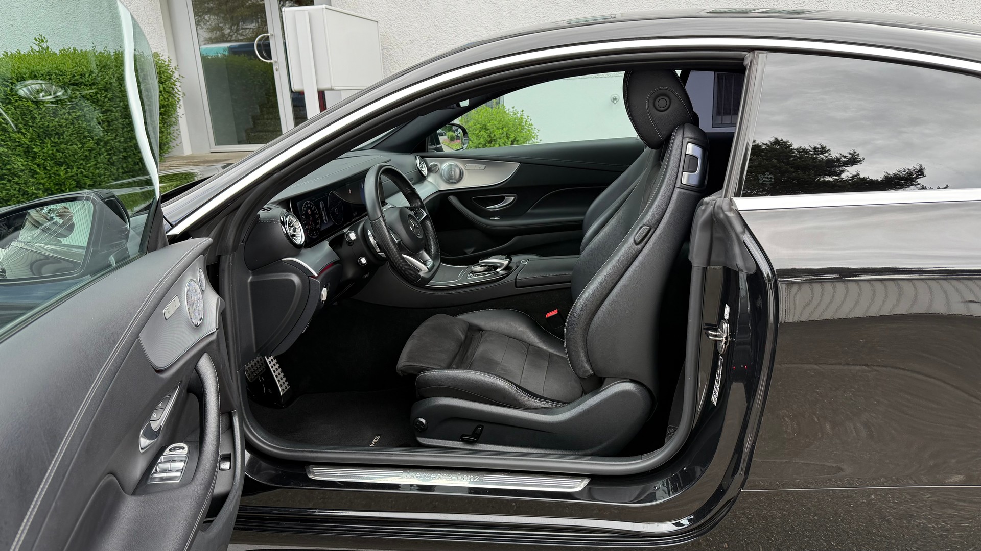 MERCEDES-BENZ E 200 Coupé AMG Line 9G-Tronic-image-11