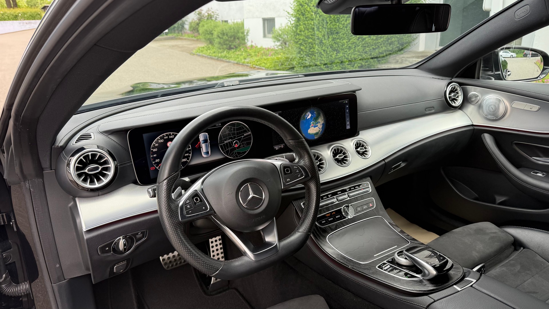 MERCEDES-BENZ E 200 Coupé AMG Line 9G-Tronic-image-13
