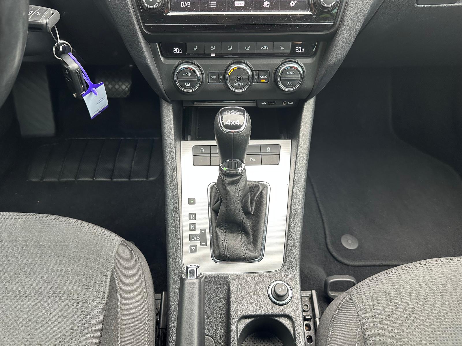 SKODA Octavia 2.0 TDI Style 4x4 DSG-image-13