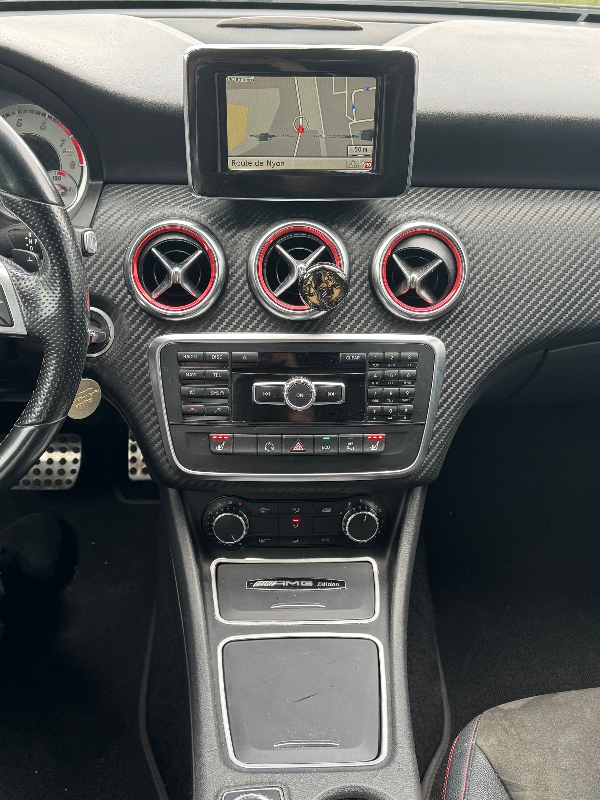 MERCEDES-BENZ A 250 AMG Line 4Matic 7G-DCT-image-9