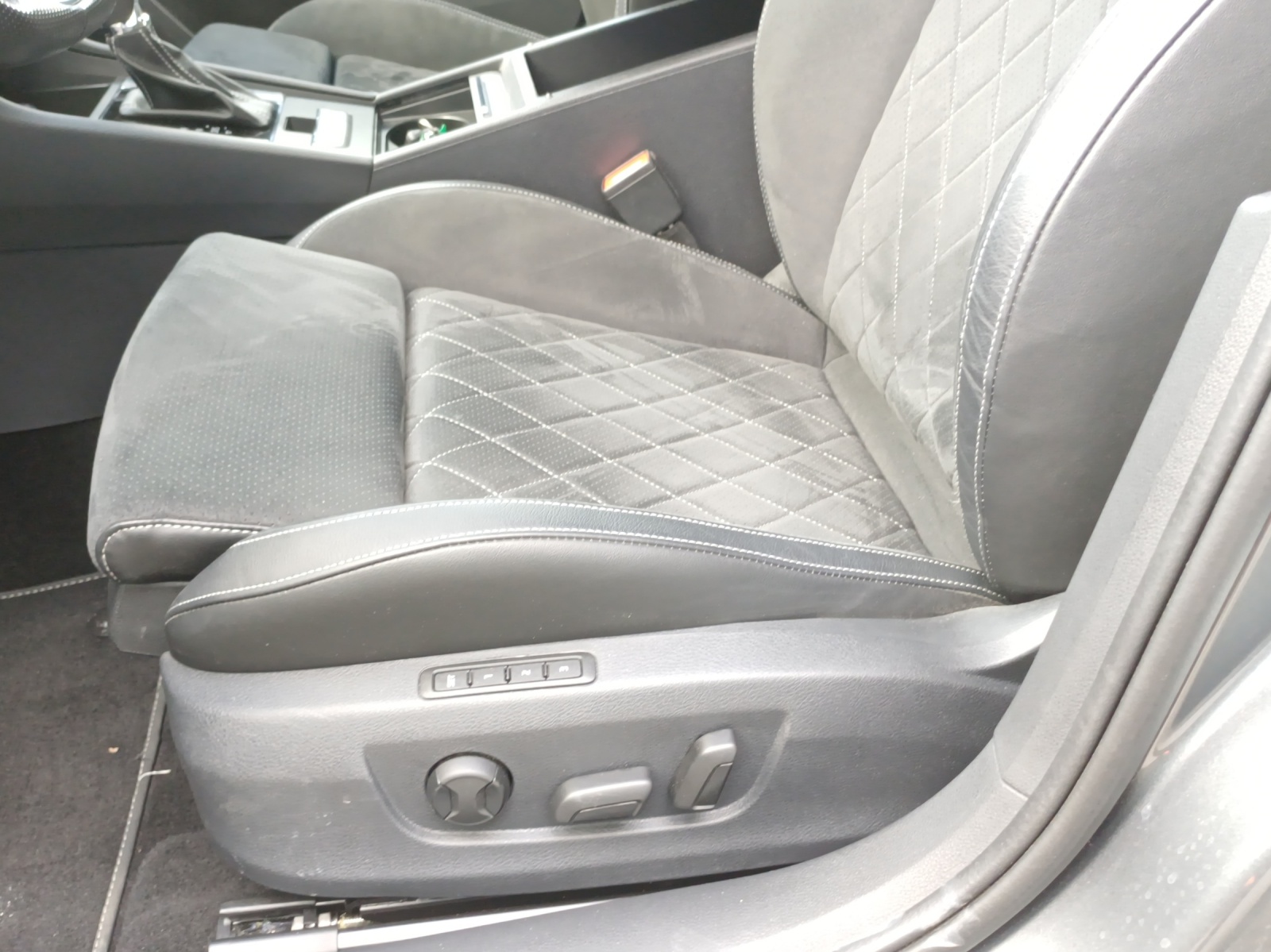 SKODA Superb Combi 2.0 TDi SportLine 4x4 DSG-image-14