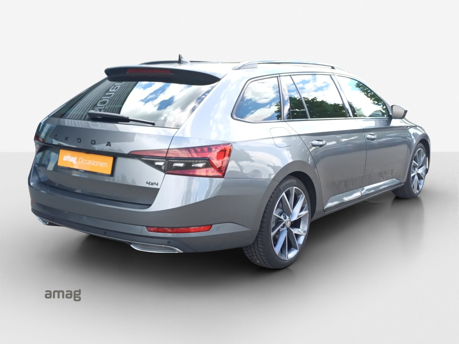 SKODA Superb Combi 2.0 TDi SportLine 4x4 DSG-image-4