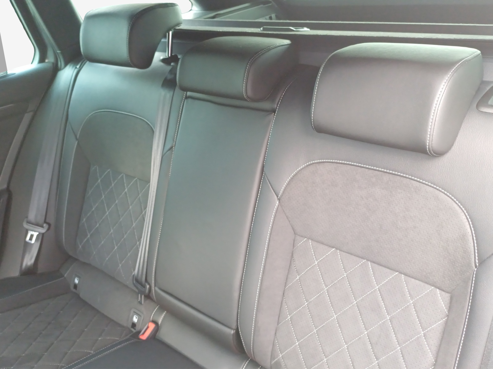SKODA Superb Combi 2.0 TDi SportLine 4x4 DSG-image-11