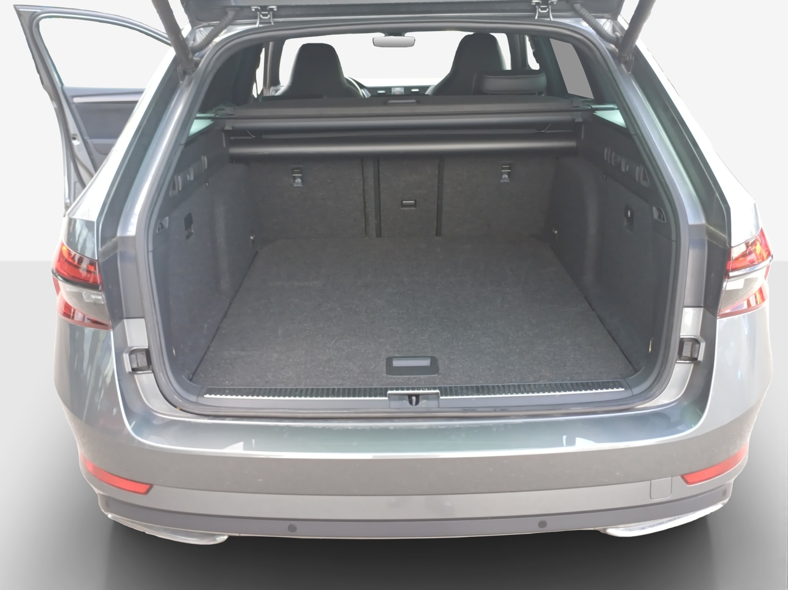 SKODA Superb Combi 2.0 TDi SportLine 4x4 DSG-image-12
