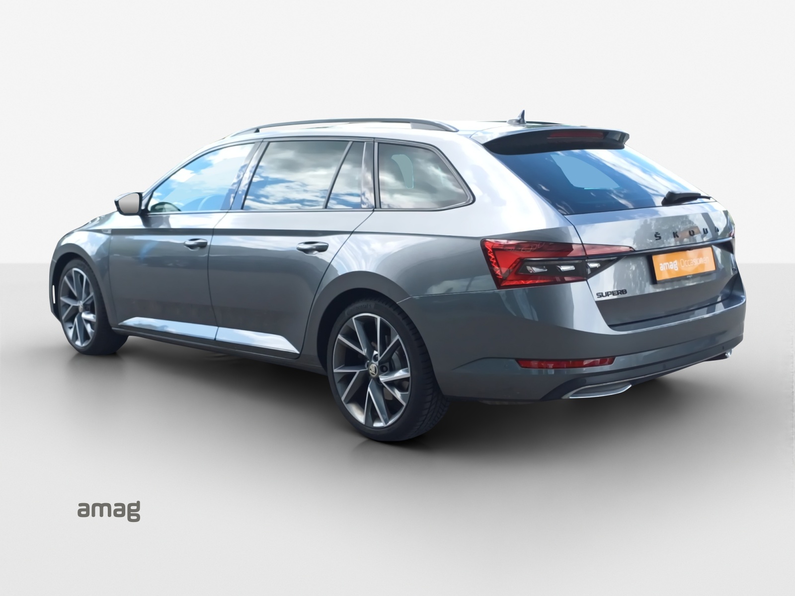 SKODA Superb Combi 2.0 TDi SportLine 4x4 DSG-image-2