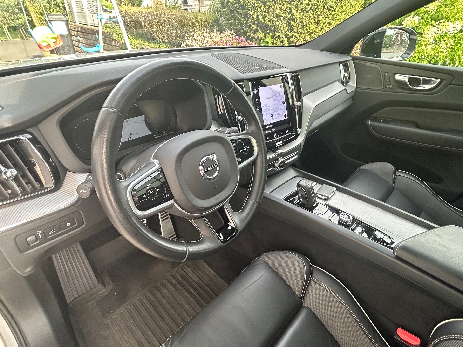 VOLVO 2.0 T6 TE R-Design eAWD-image-9