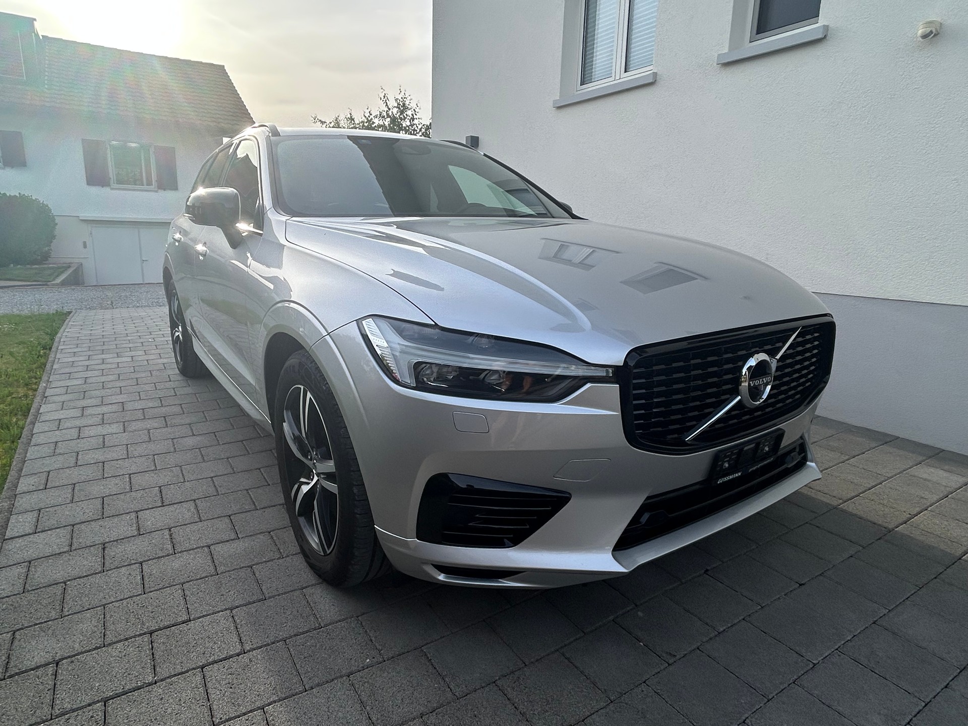 VOLVO 2.0 T6 TE R-Design eAWD-image-2
