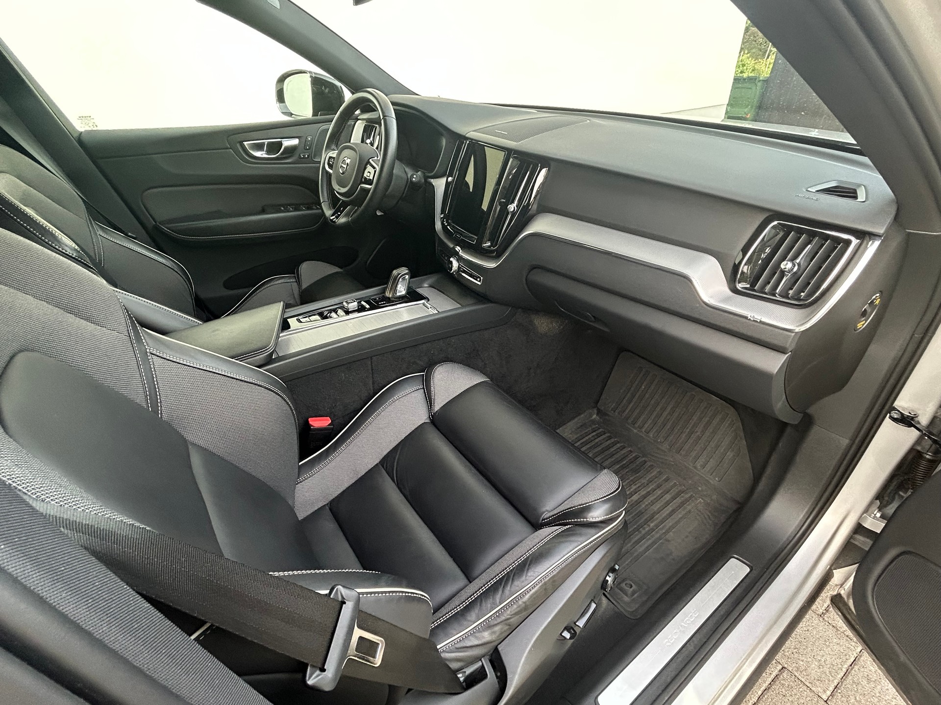 VOLVO 2.0 T6 TE R-Design eAWD-image-10