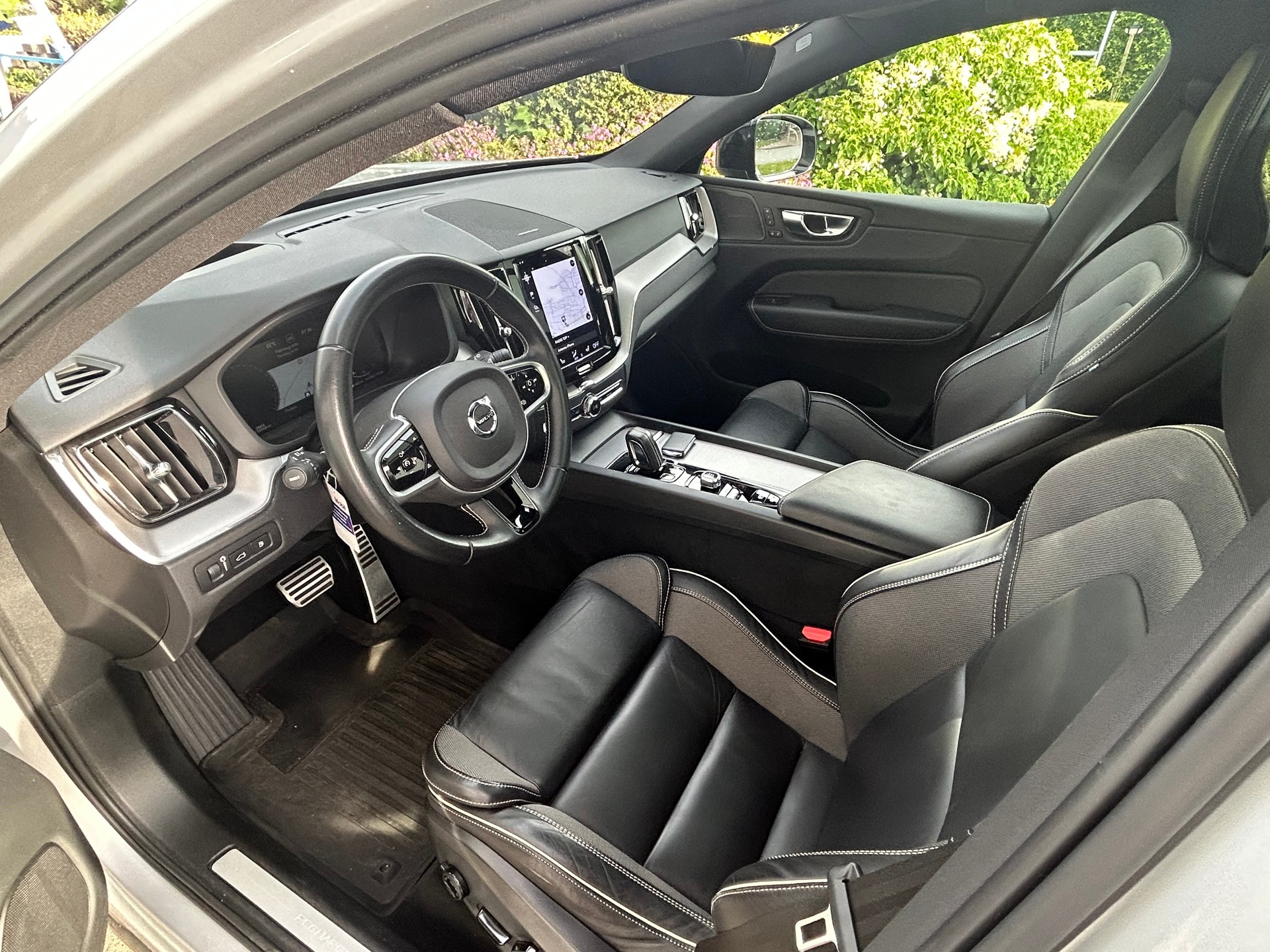 VOLVO 2.0 T6 TE R-Design eAWD-image-8