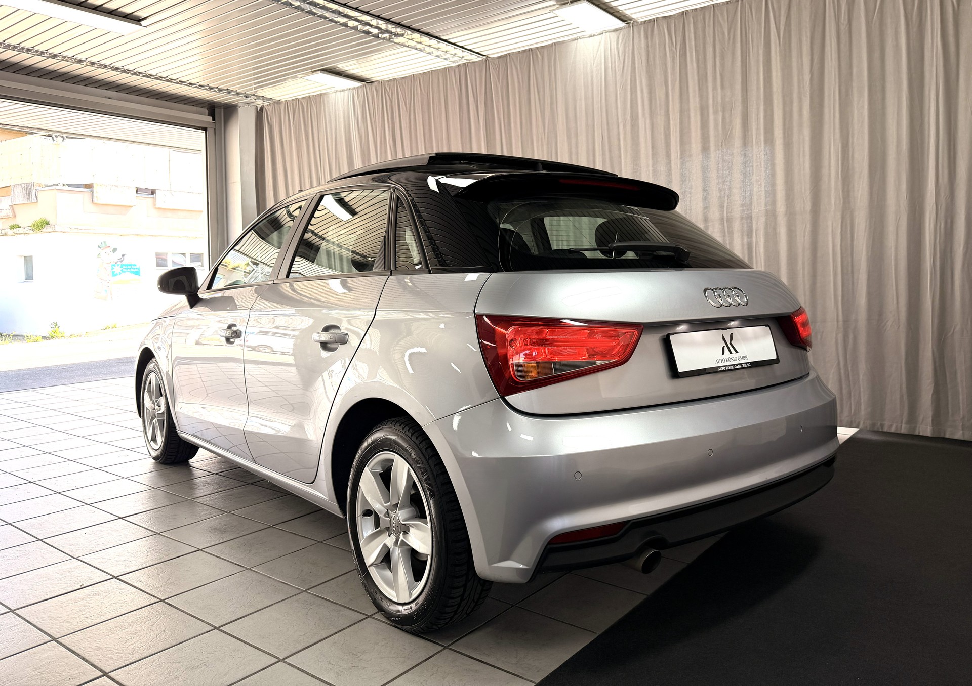 AUDI A1 Sportback 1.4 TDI S-tronic-image-2