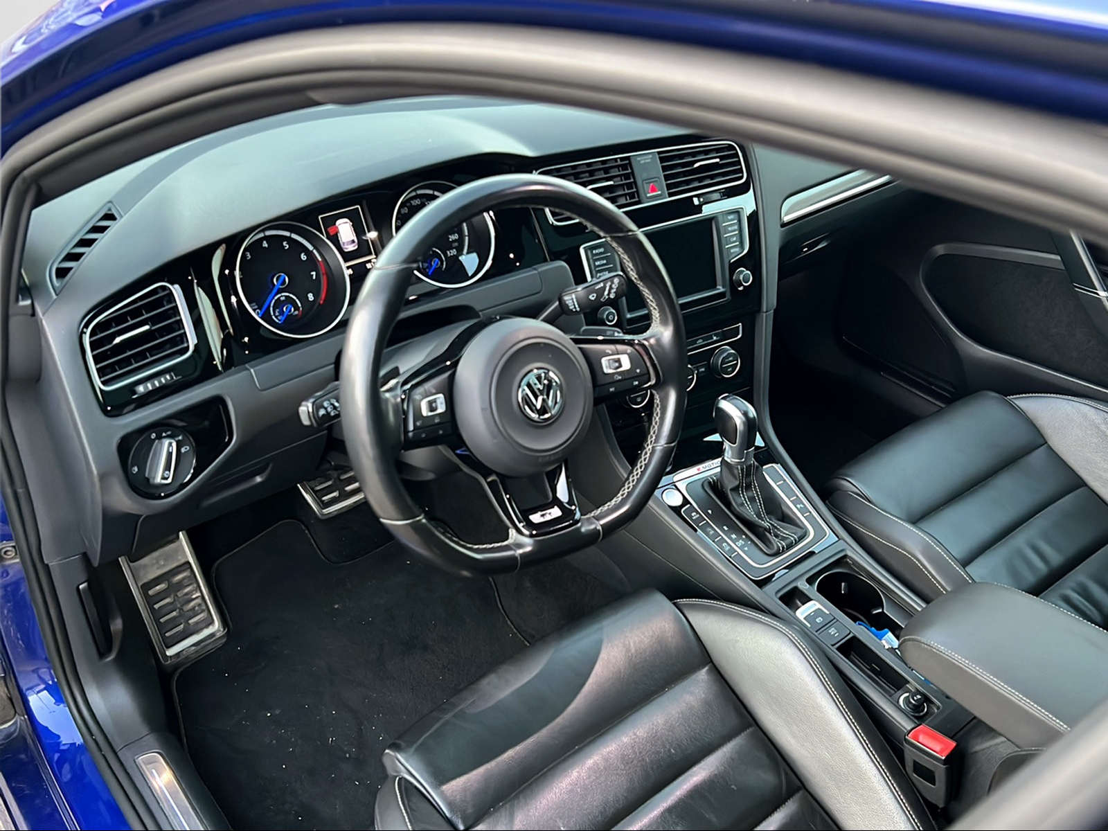 VW Golf Variant 2.0 TSI R 4 Motion DSG-image-11