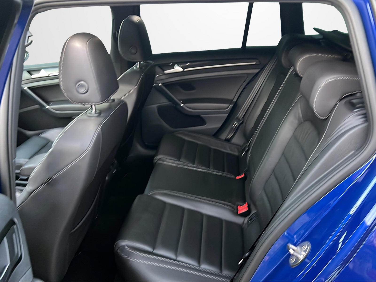 VW Golf Variant 2.0 TSI R 4 Motion DSG-image-12