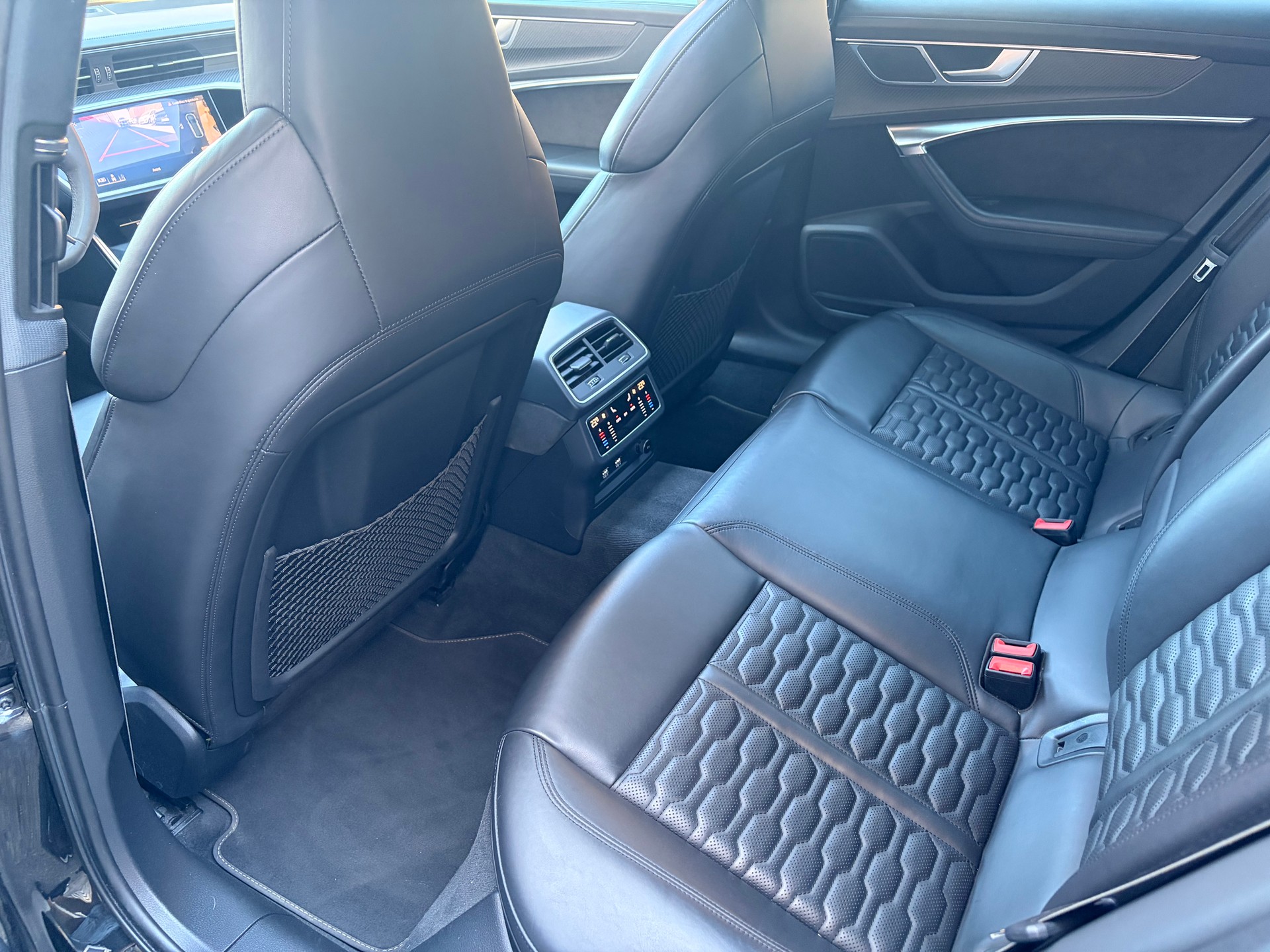 AUDI RS6 Avant 4.0 TFSI V8 quattro-image-10