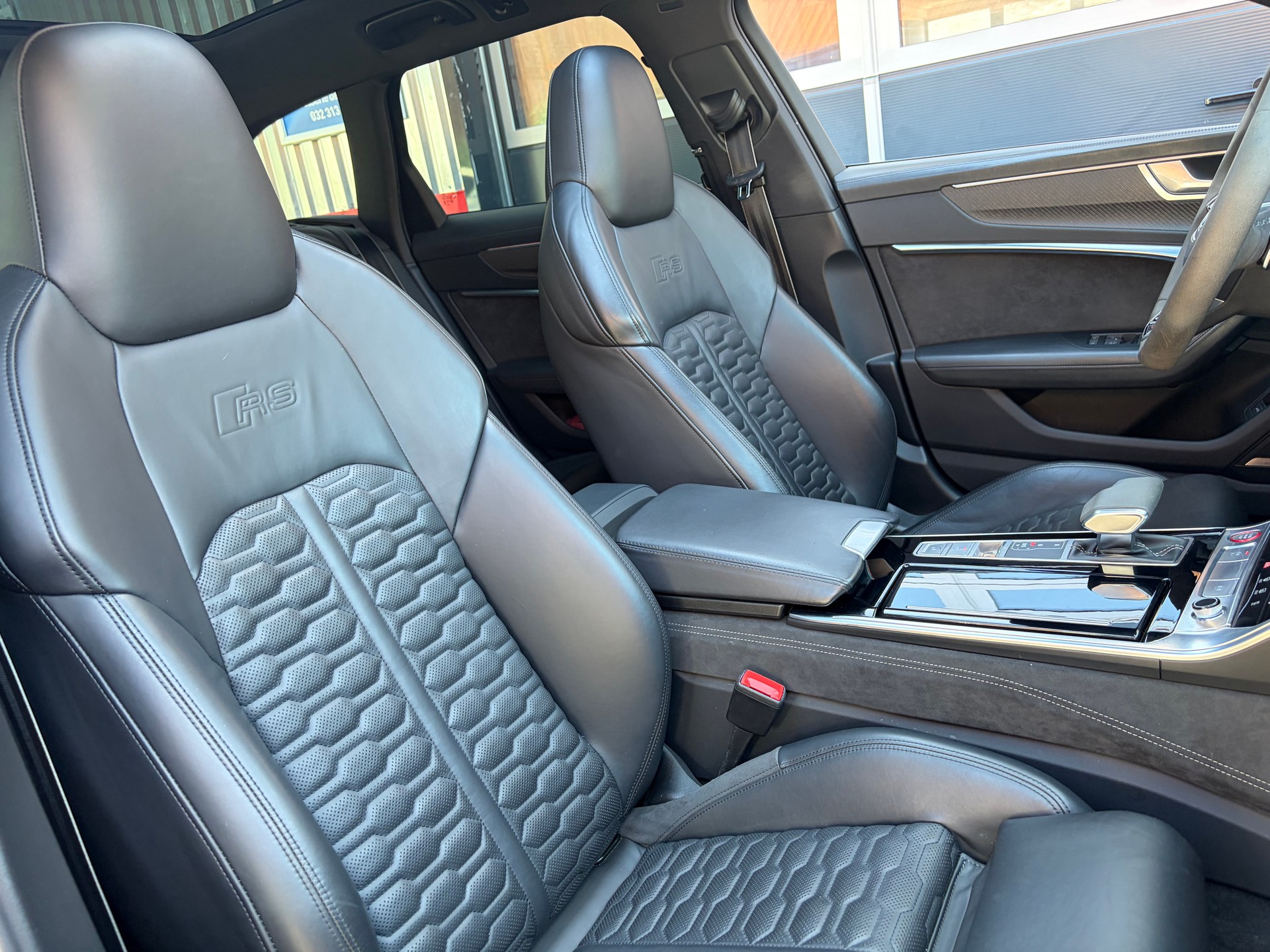 AUDI RS6 Avant 4.0 TFSI V8 quattro-image-13
