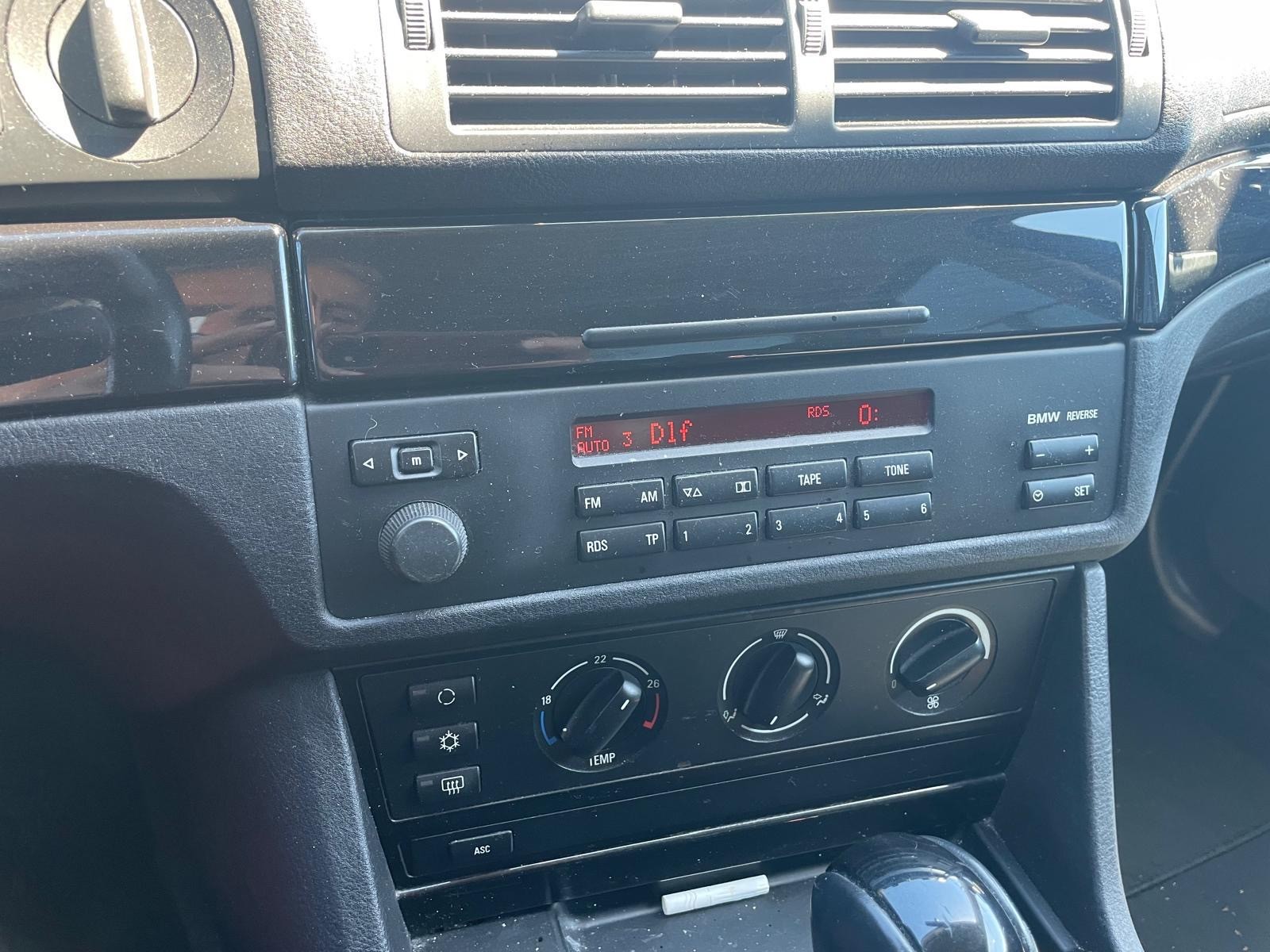 BMW 520i-image-6