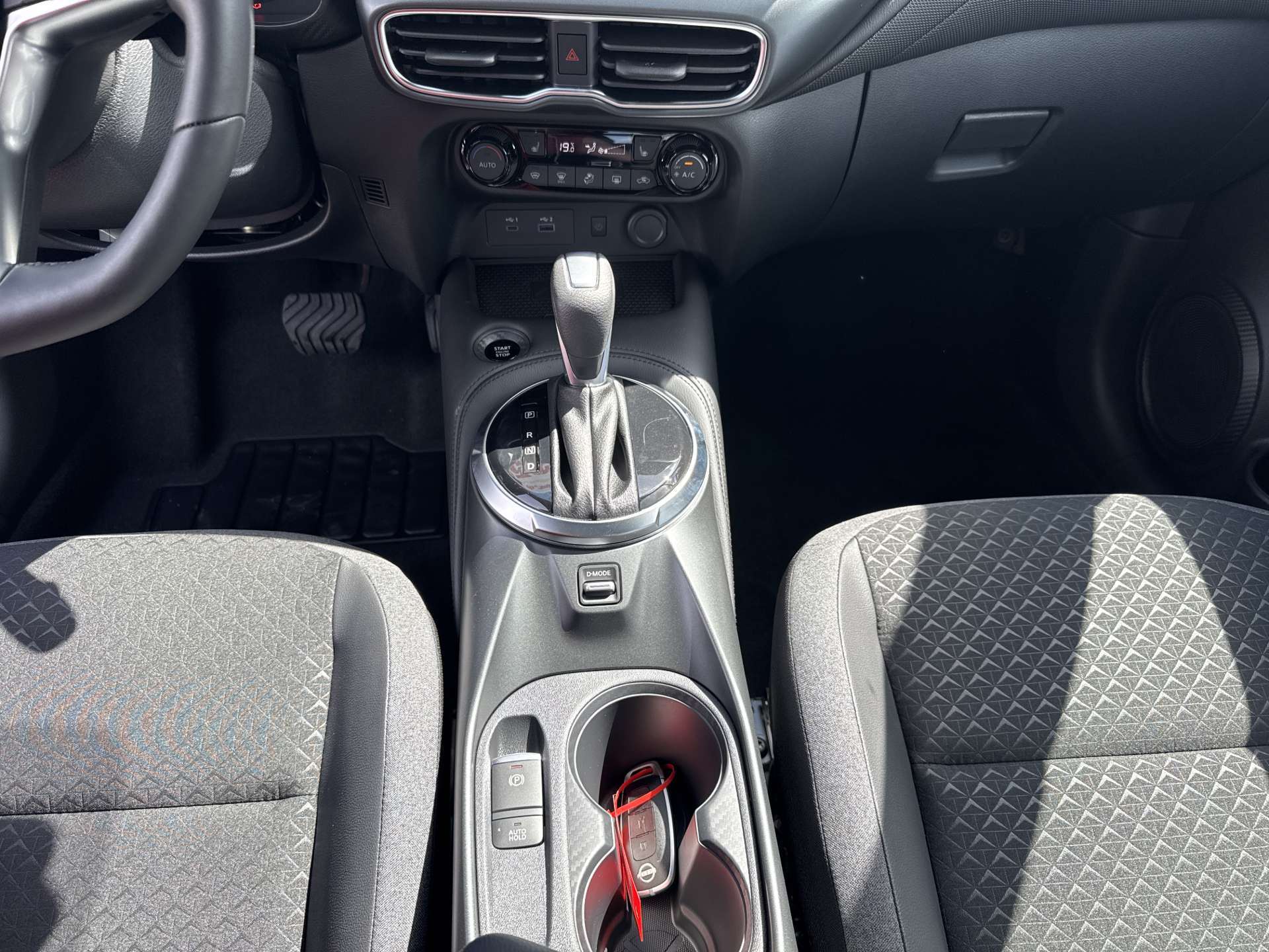 NISSAN Juke 1.0 DIG-T N-Connecta DCT-Automat-image-11