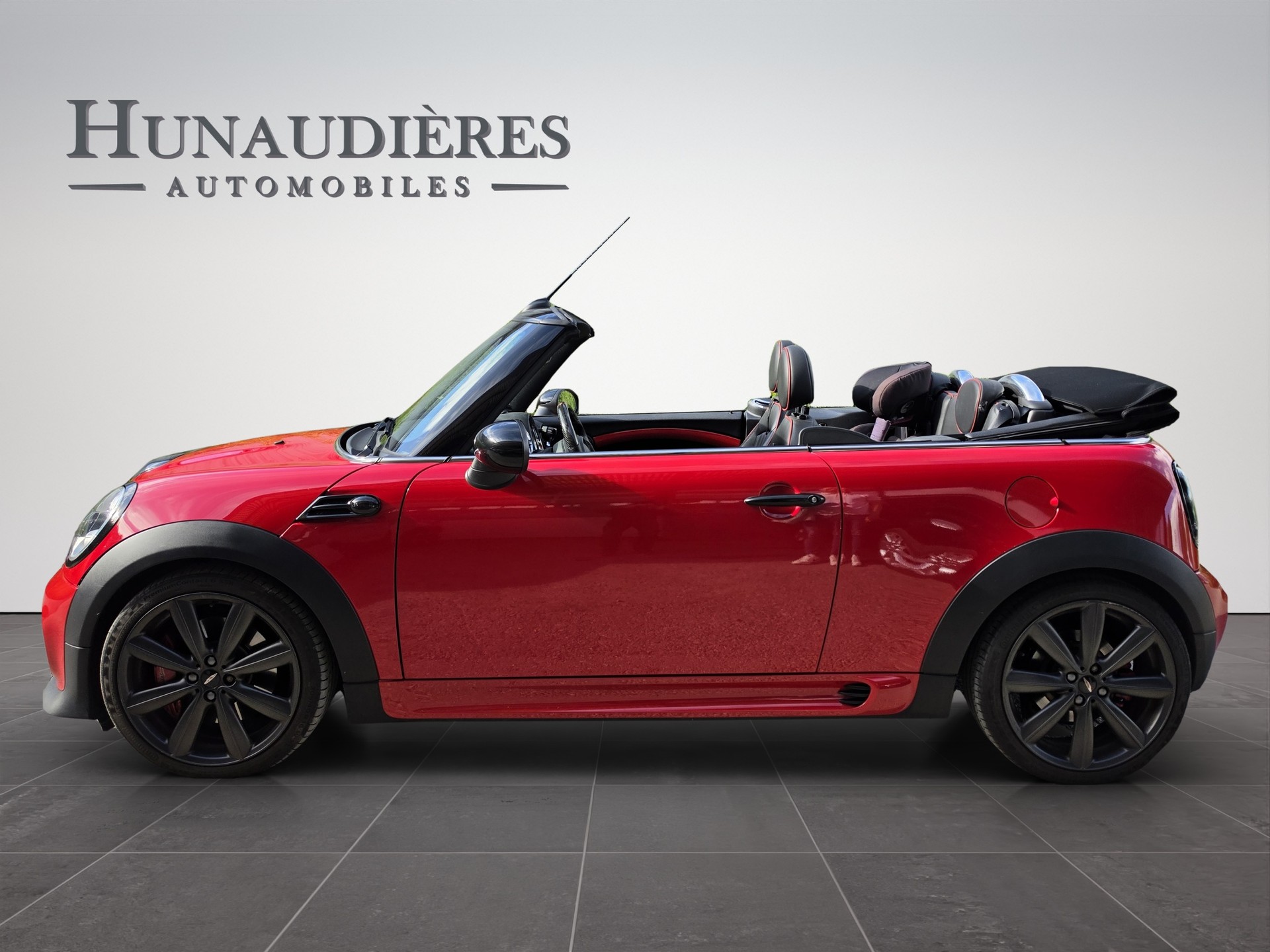 MINI Cooper John Cooper Works Cabriolet-image-13