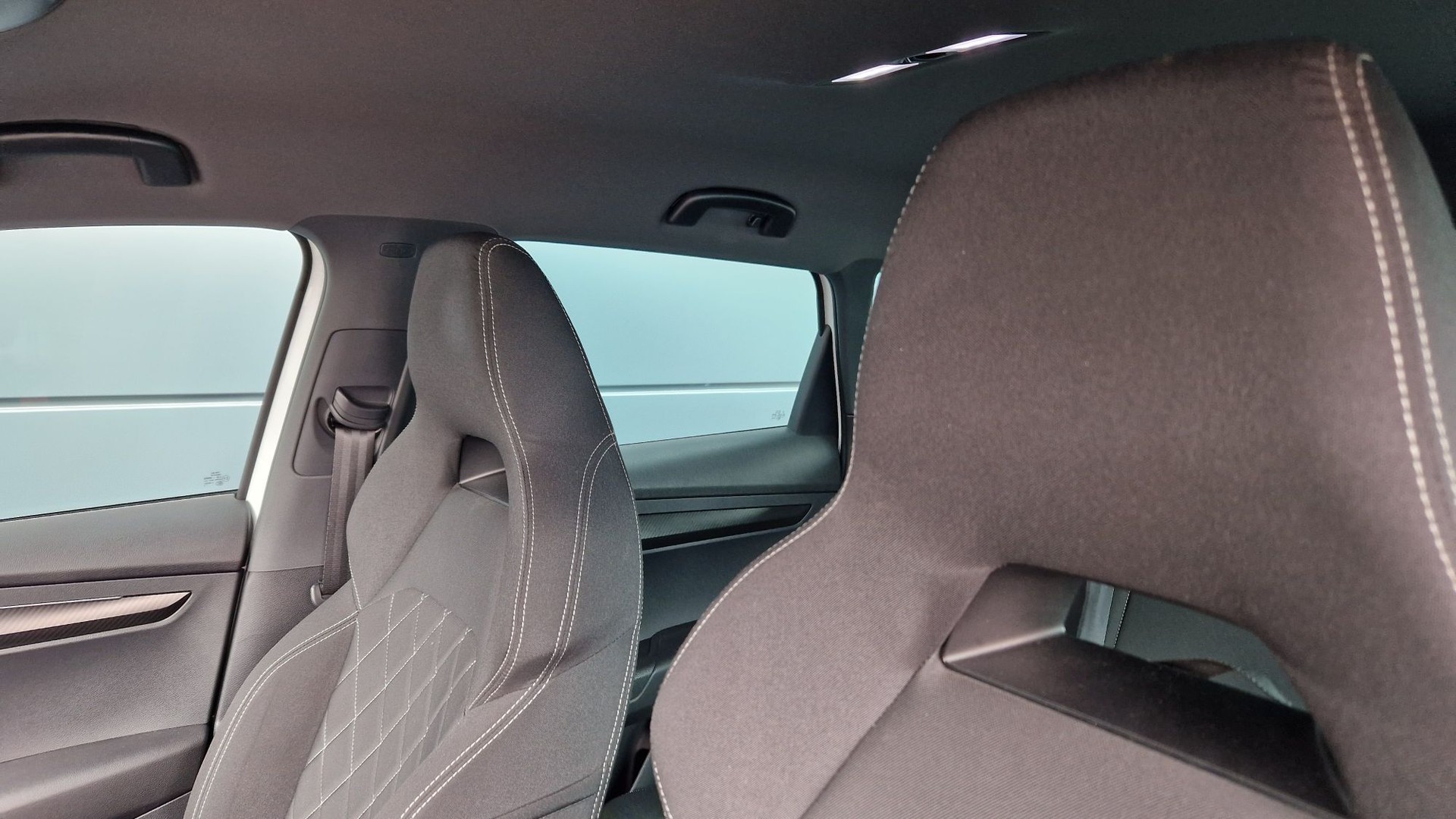 SKODA Karoq 2.0 TSI SportLine 4x4 DSG-image-12