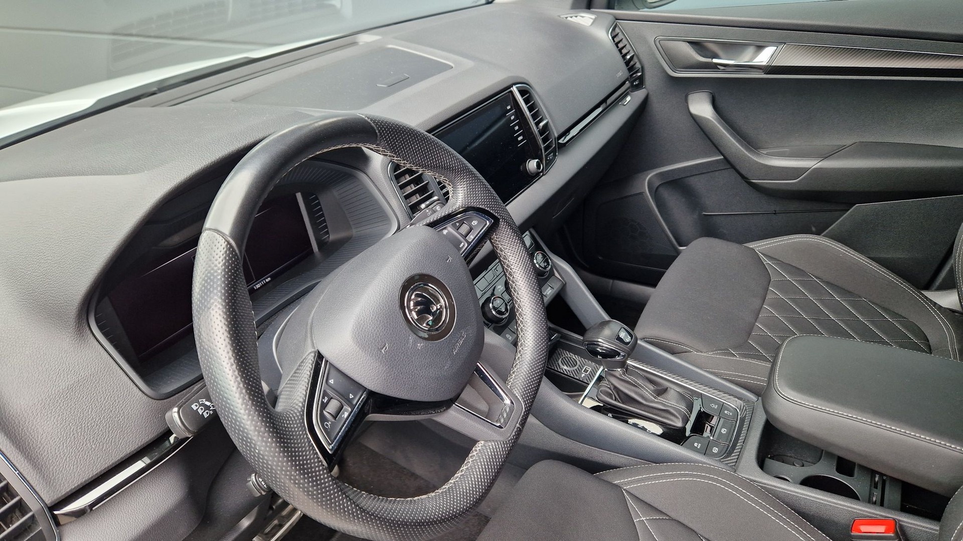 SKODA Karoq 2.0 TSI SportLine 4x4 DSG-image-11