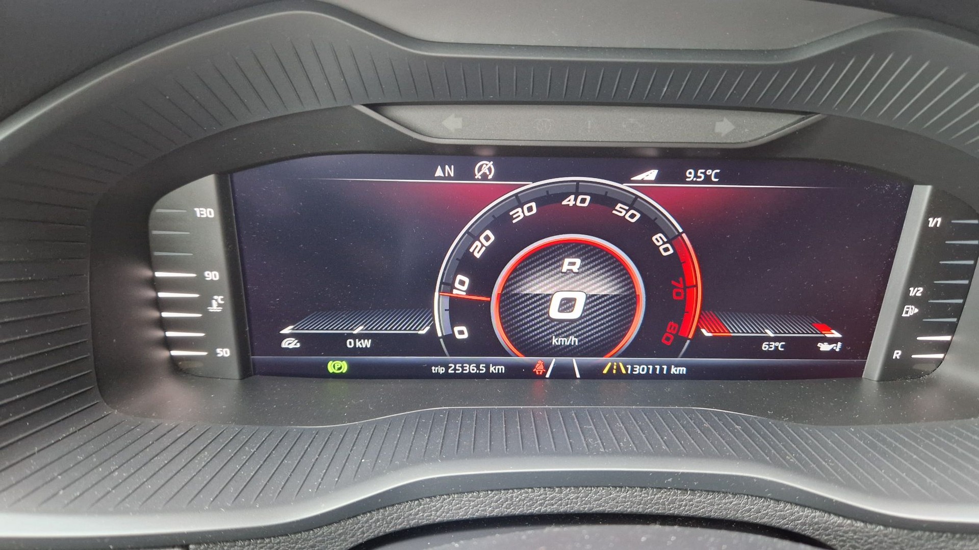 SKODA Karoq 2.0 TSI SportLine 4x4 DSG-image-14