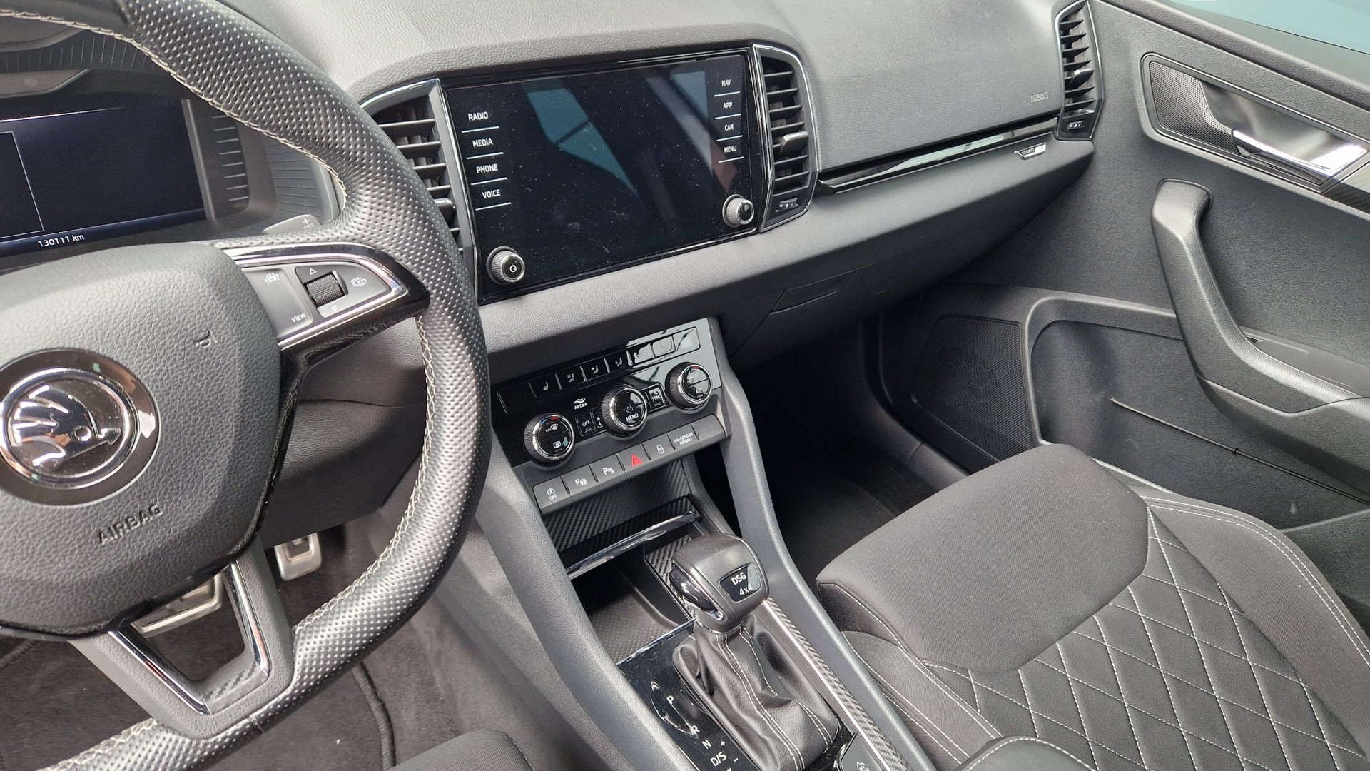 SKODA Karoq 2.0 TSI SportLine 4x4 DSG-image-10