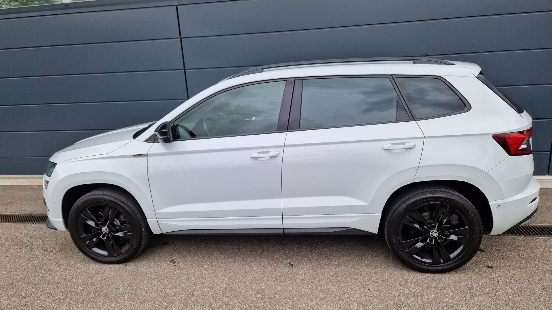 SKODA Karoq 2.0 TSI SportLine 4x4 DSG-image-2