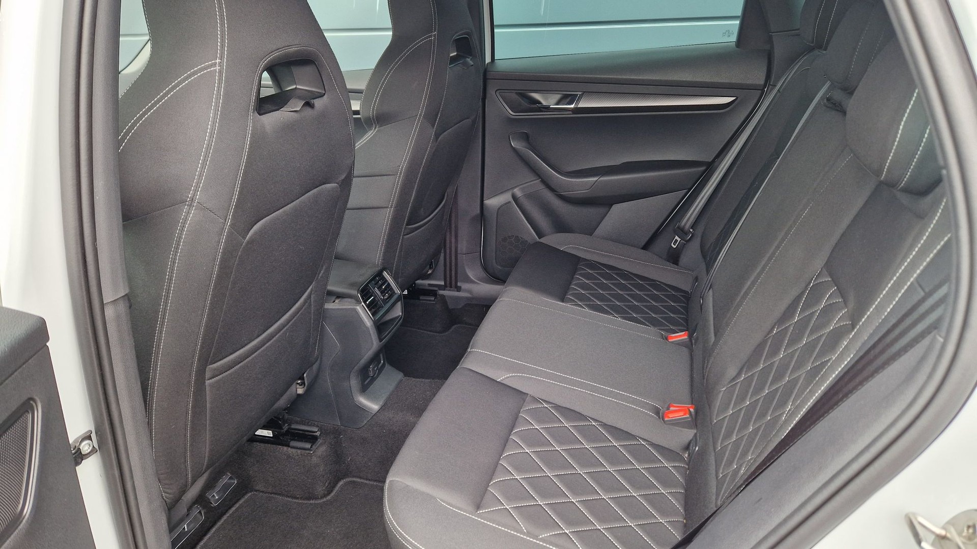 SKODA Karoq 2.0 TSI SportLine 4x4 DSG-image-6