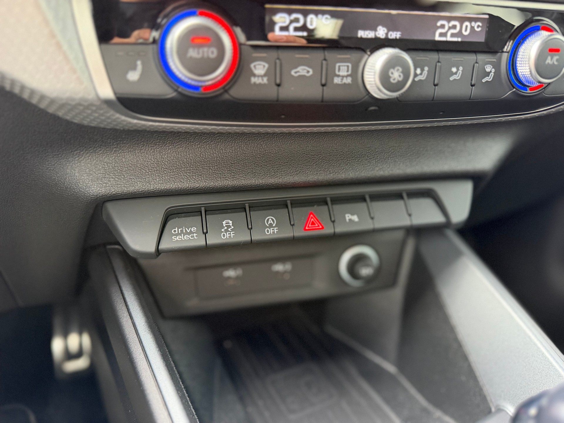 AUDI A1 Sportback 30 TFSI S Line Attraction S-tronic-image-22