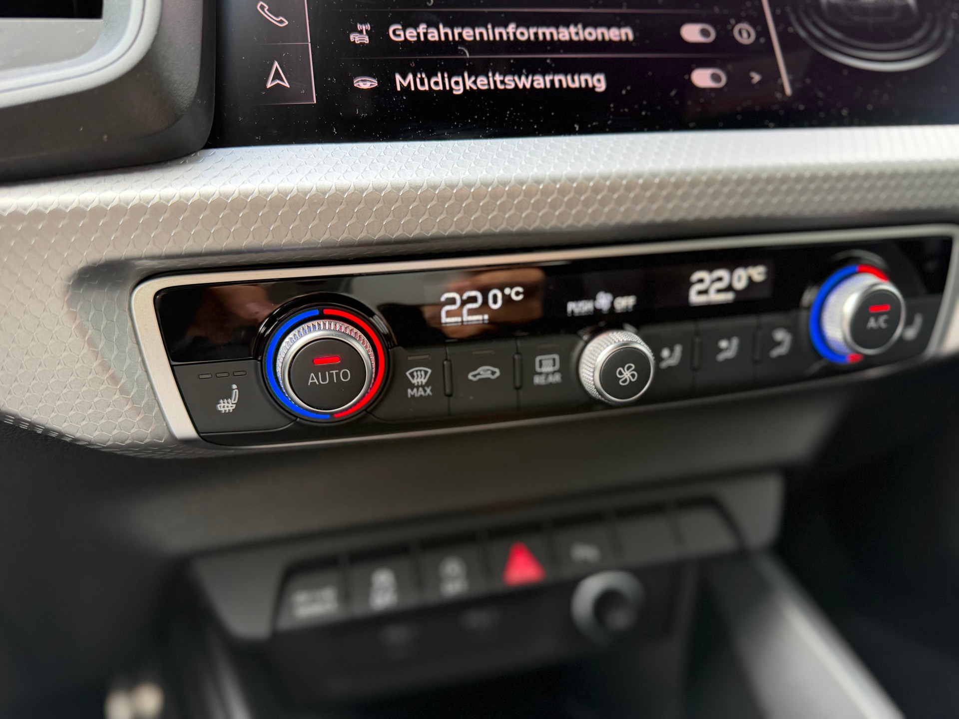 AUDI A1 Sportback 30 TFSI S Line Attraction S-tronic-image-23