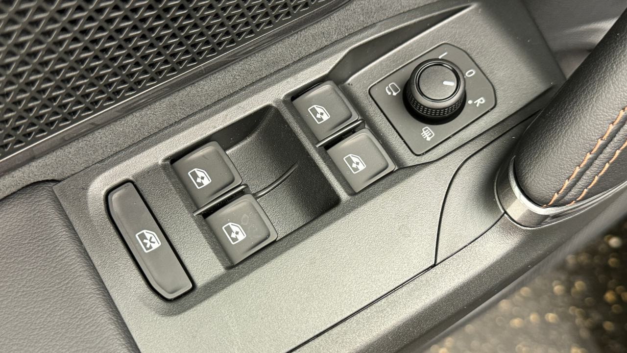 CUPRA LEON ST 2.0 TSI VZ Black Edition-image-8
