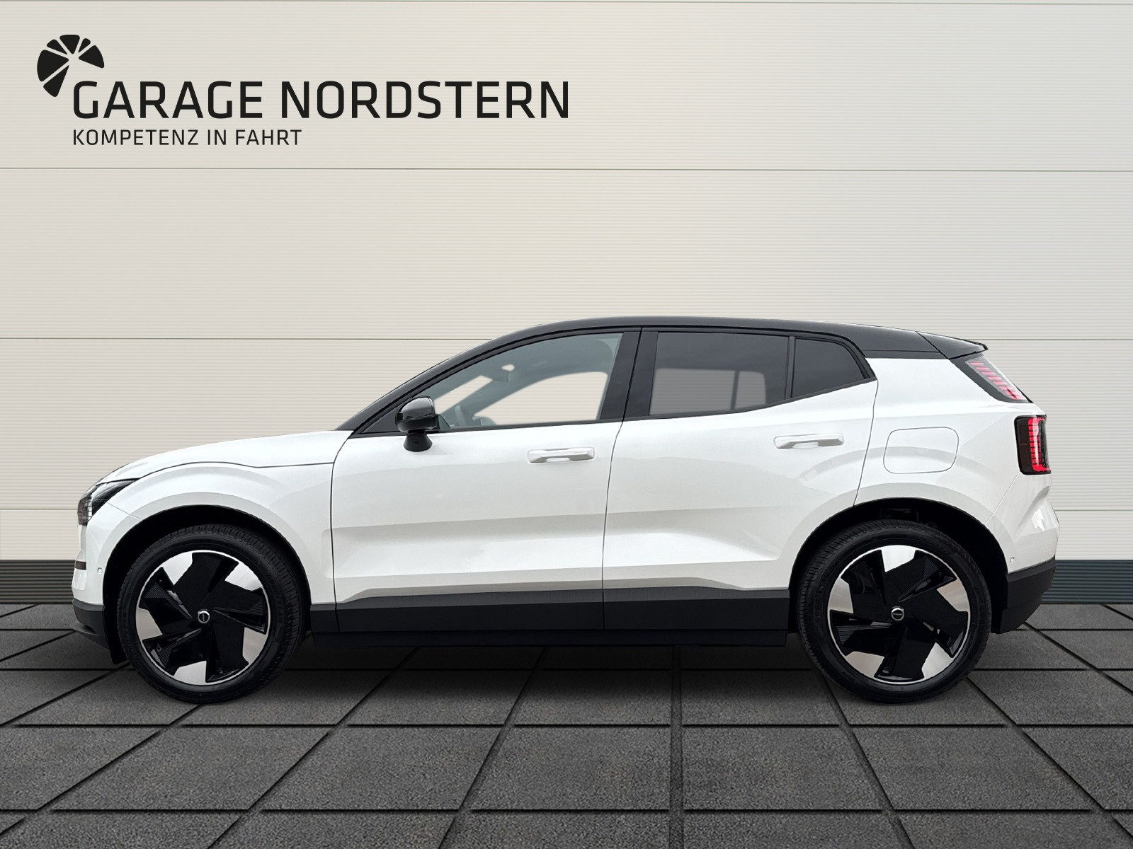 VOLVO EX30 E60 Twin Ultra Performance AWD-image-1