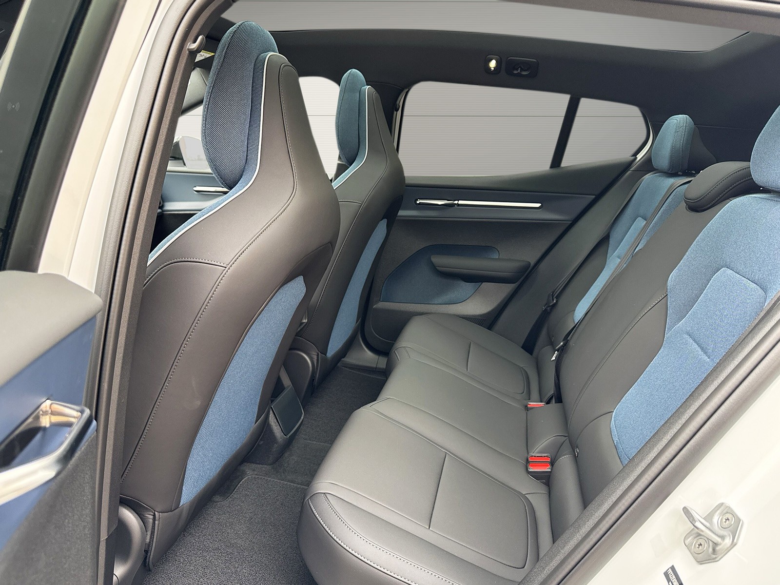 VOLVO EX30 E60 Twin Ultra Performance AWD-image-9