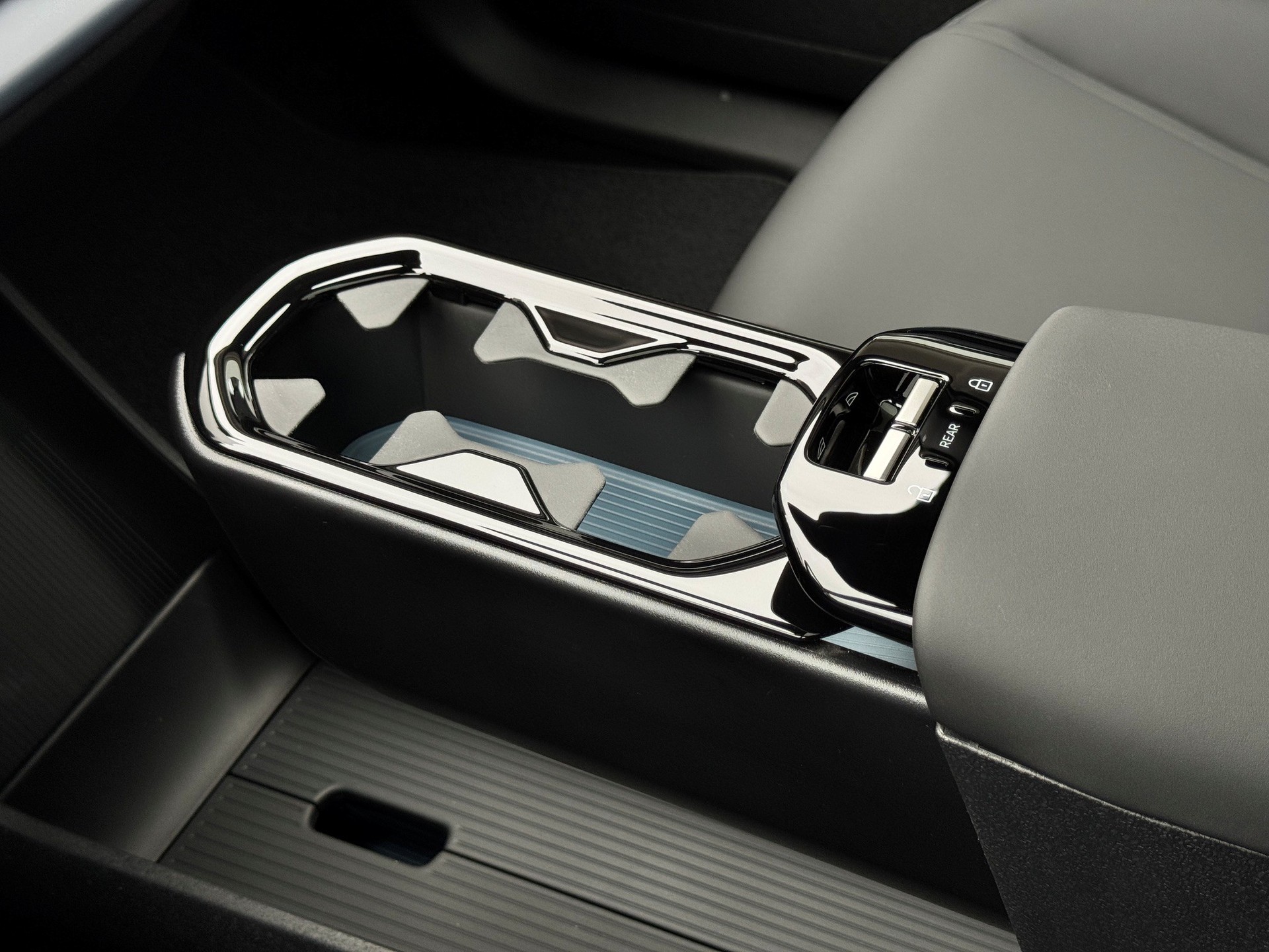 VOLVO EX30 E60 Twin Ultra Performance AWD-image-17