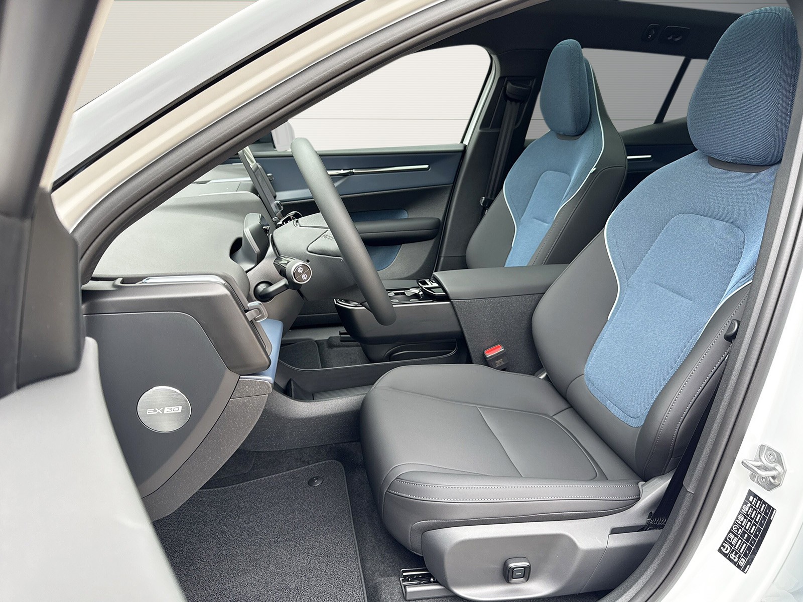 VOLVO EX30 E60 Twin Ultra Performance AWD-image-7