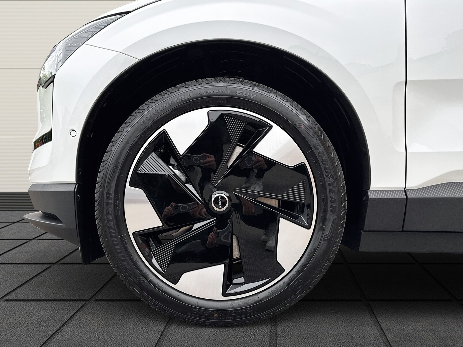 VOLVO EX30 E60 Twin Ultra Performance AWD-image-4