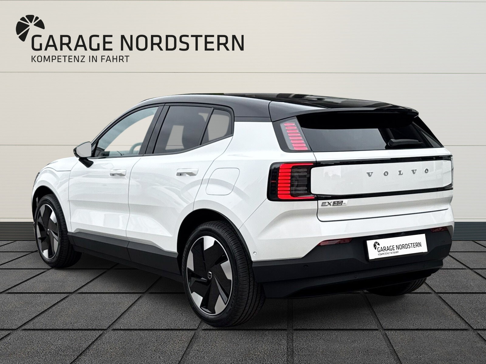 VOLVO EX30 E60 Twin Ultra Performance AWD-image-2