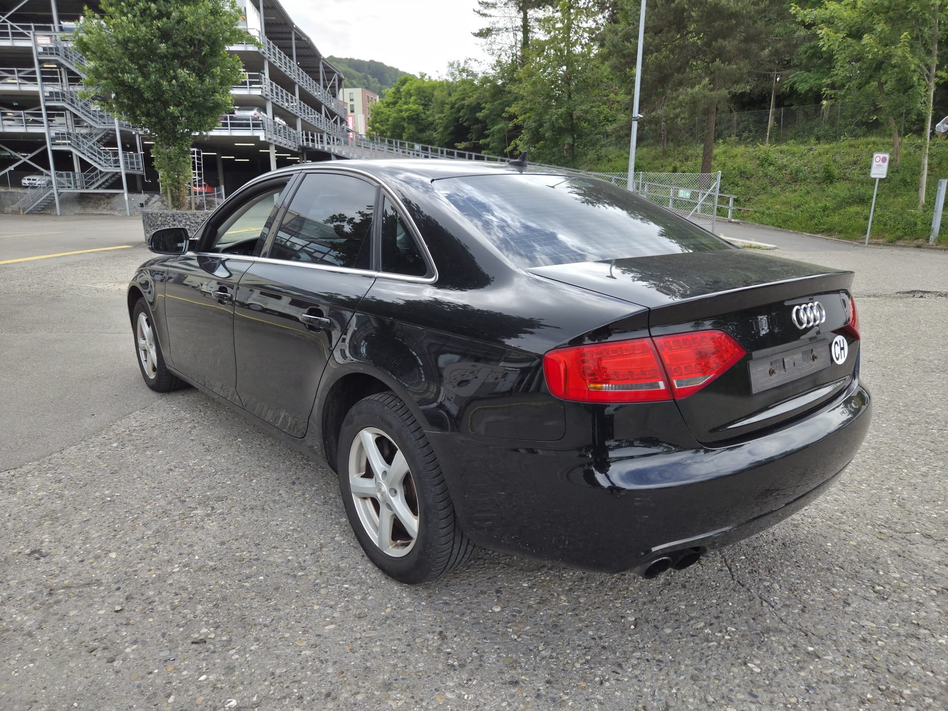 AUDI A4 Limousine 2.0 TFSI-image-4