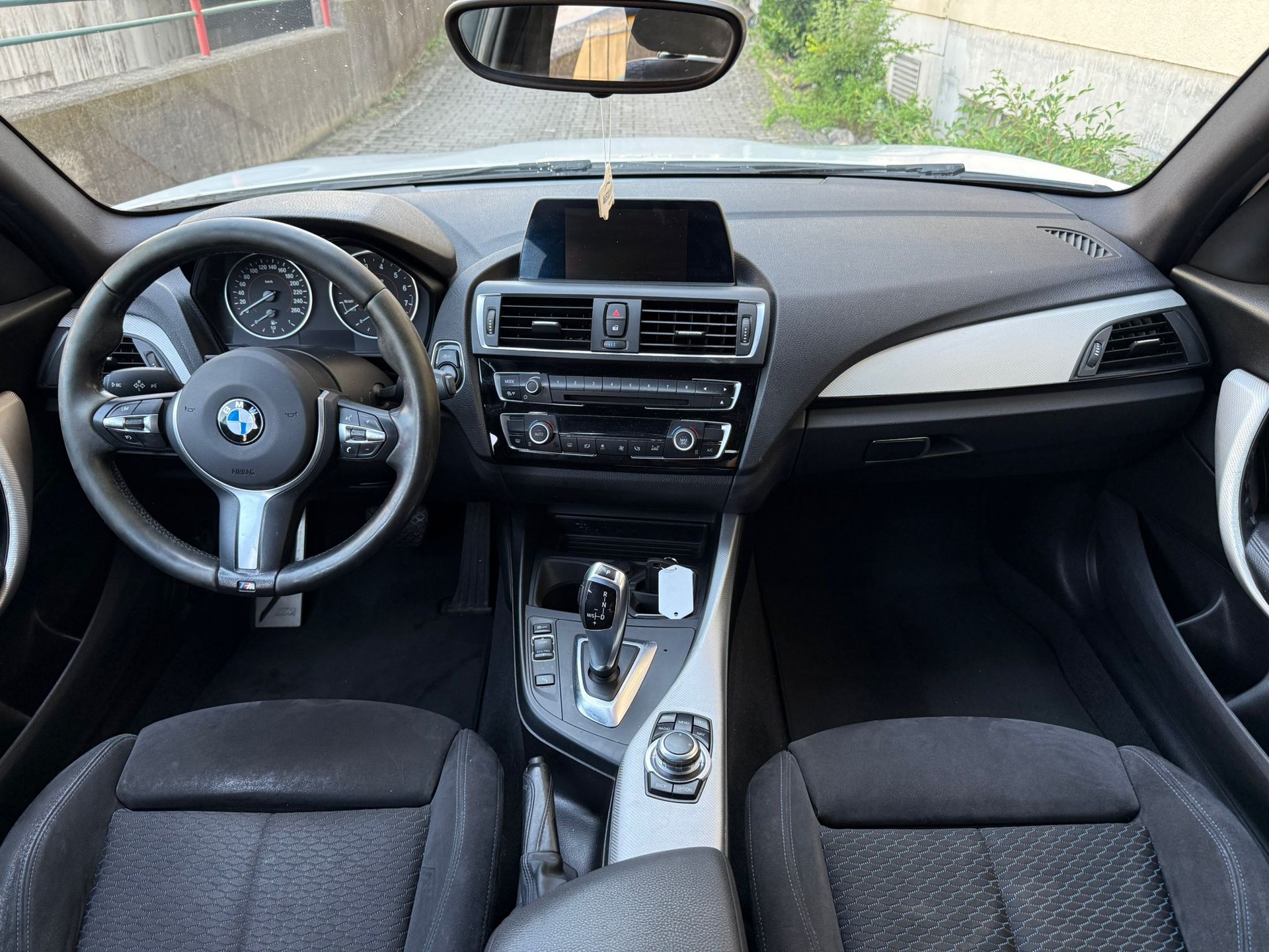 BMW 118i M Sport Steptronic-image-9