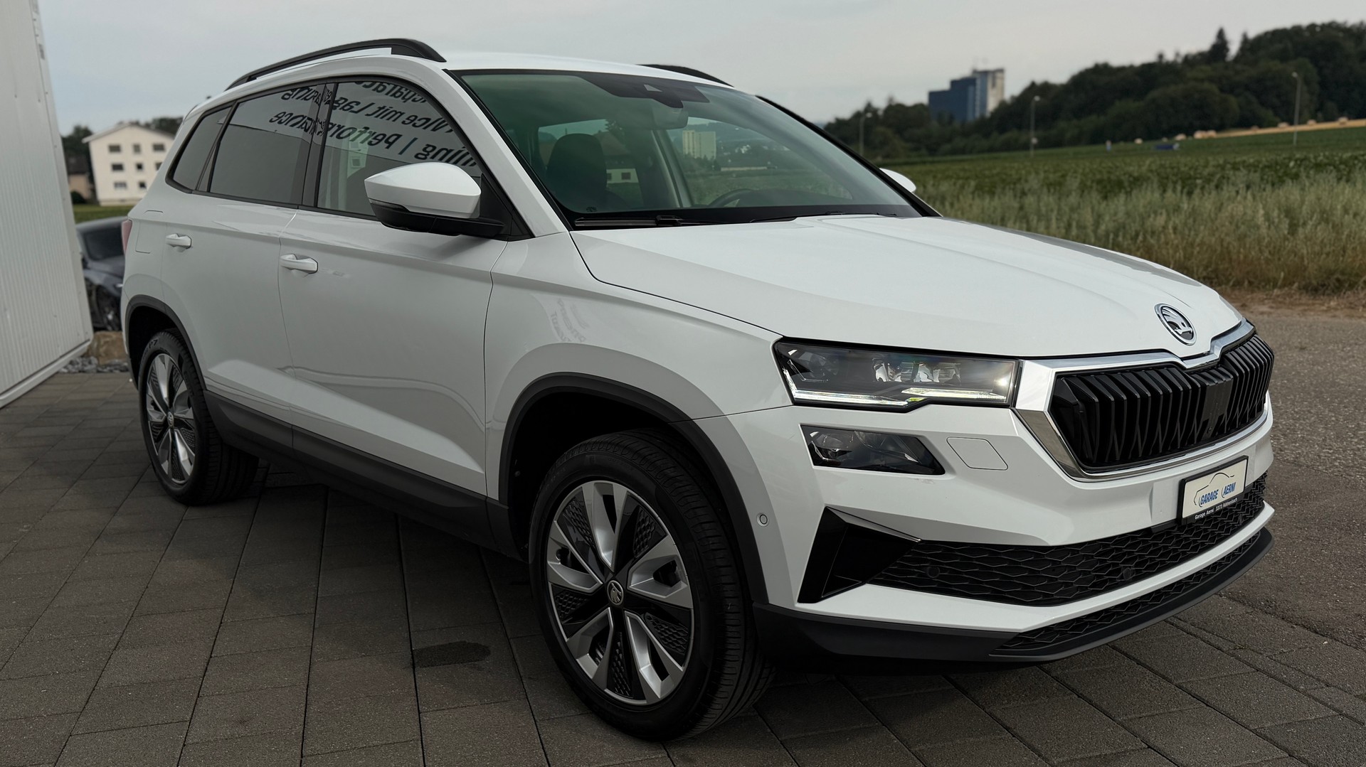 SKODA Karoq 2.0 TDI CR Style 4x4 DSG * Anhängerkuplung * Werksgarantie * 8-Fach mit Alufelgen *-image-1