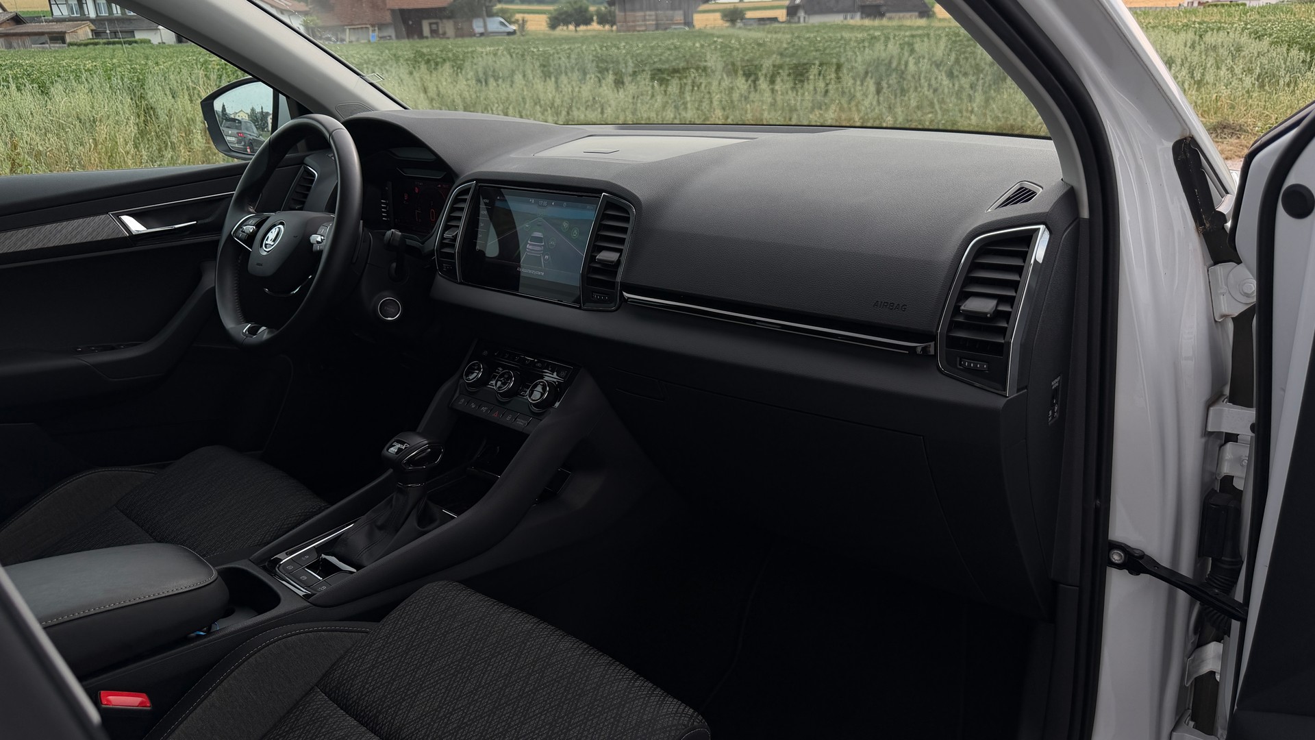SKODA Karoq 2.0 TDI CR Style 4x4 DSG * Anhängerkuplung * Werksgarantie * 8-Fach mit Alufelgen *-image-22