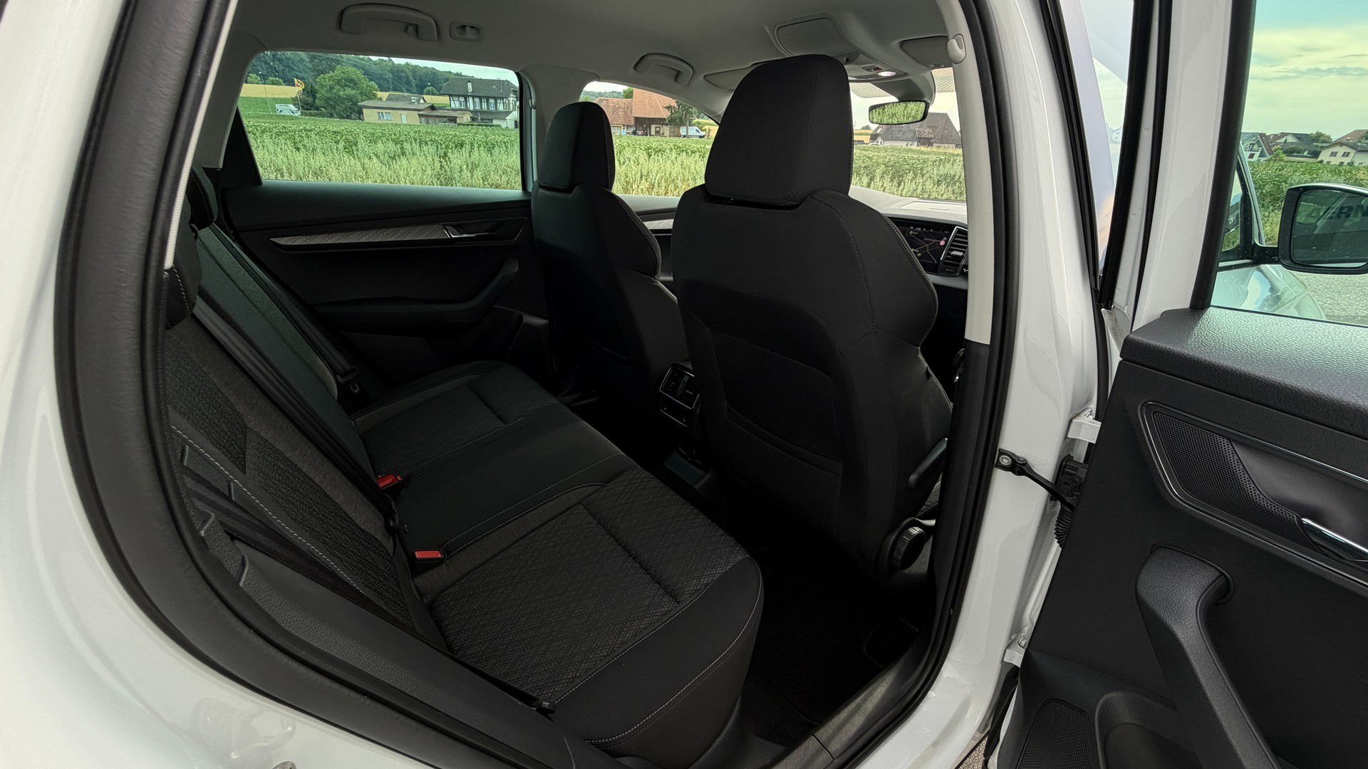 SKODA Karoq 2.0 TDI CR Style 4x4 DSG * Anhängerkuplung * Werksgarantie * 8-Fach mit Alufelgen *-image-23