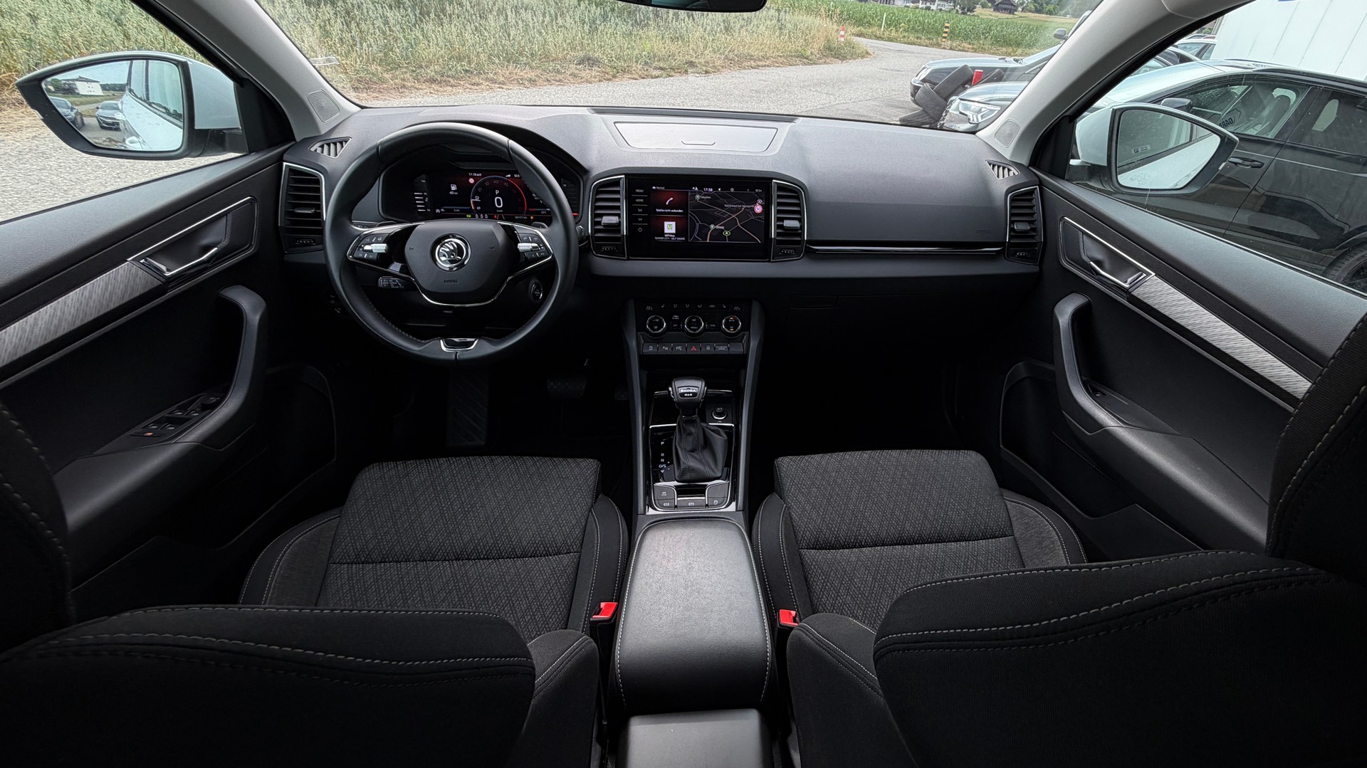 SKODA Karoq 2.0 TDI CR Style 4x4 DSG * Anhängerkuplung * Werksgarantie * 8-Fach mit Alufelgen *-image-18